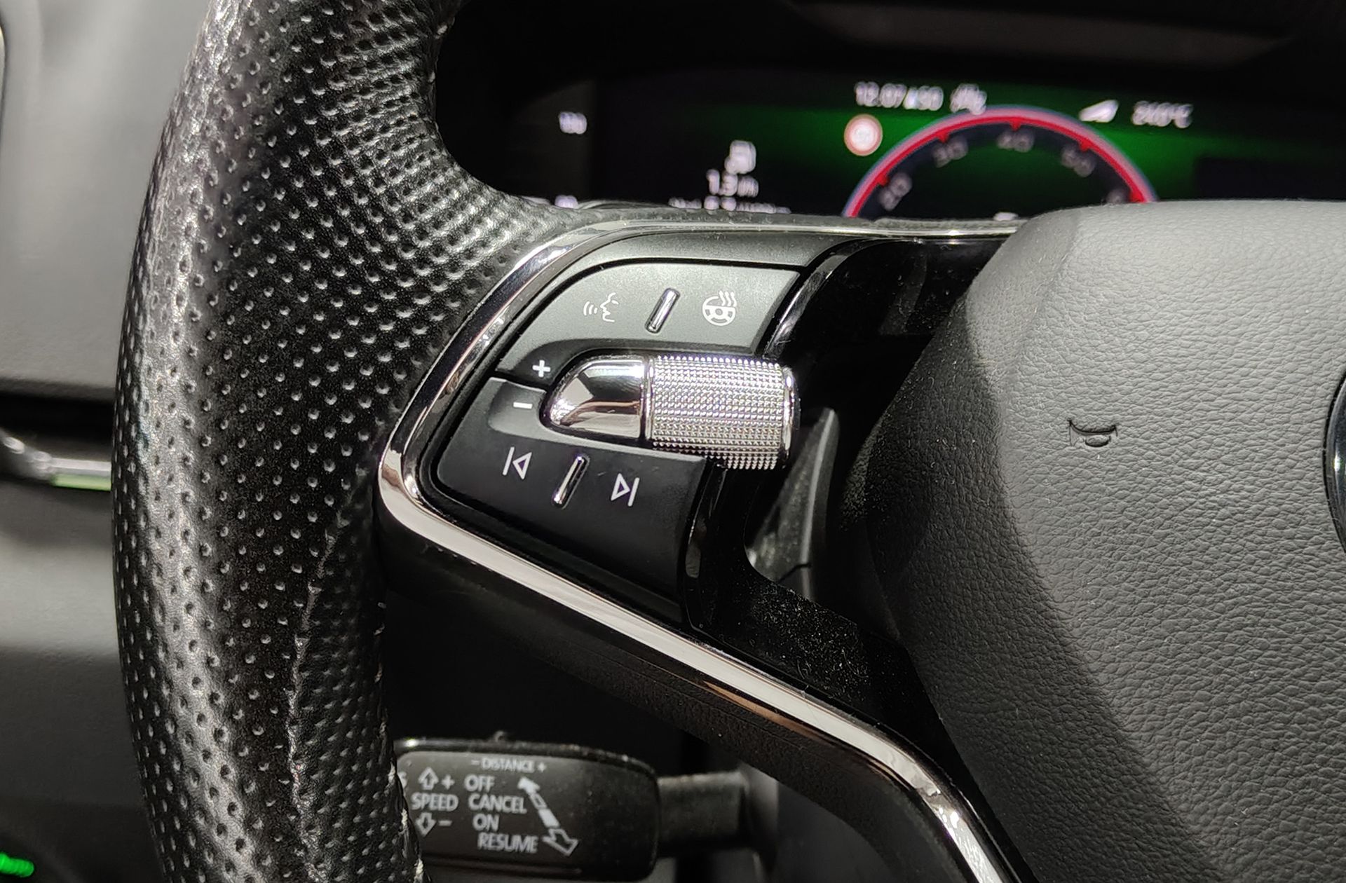 Škoda Karoq 1.5 TSI ACT Sportline DSG - foto 35