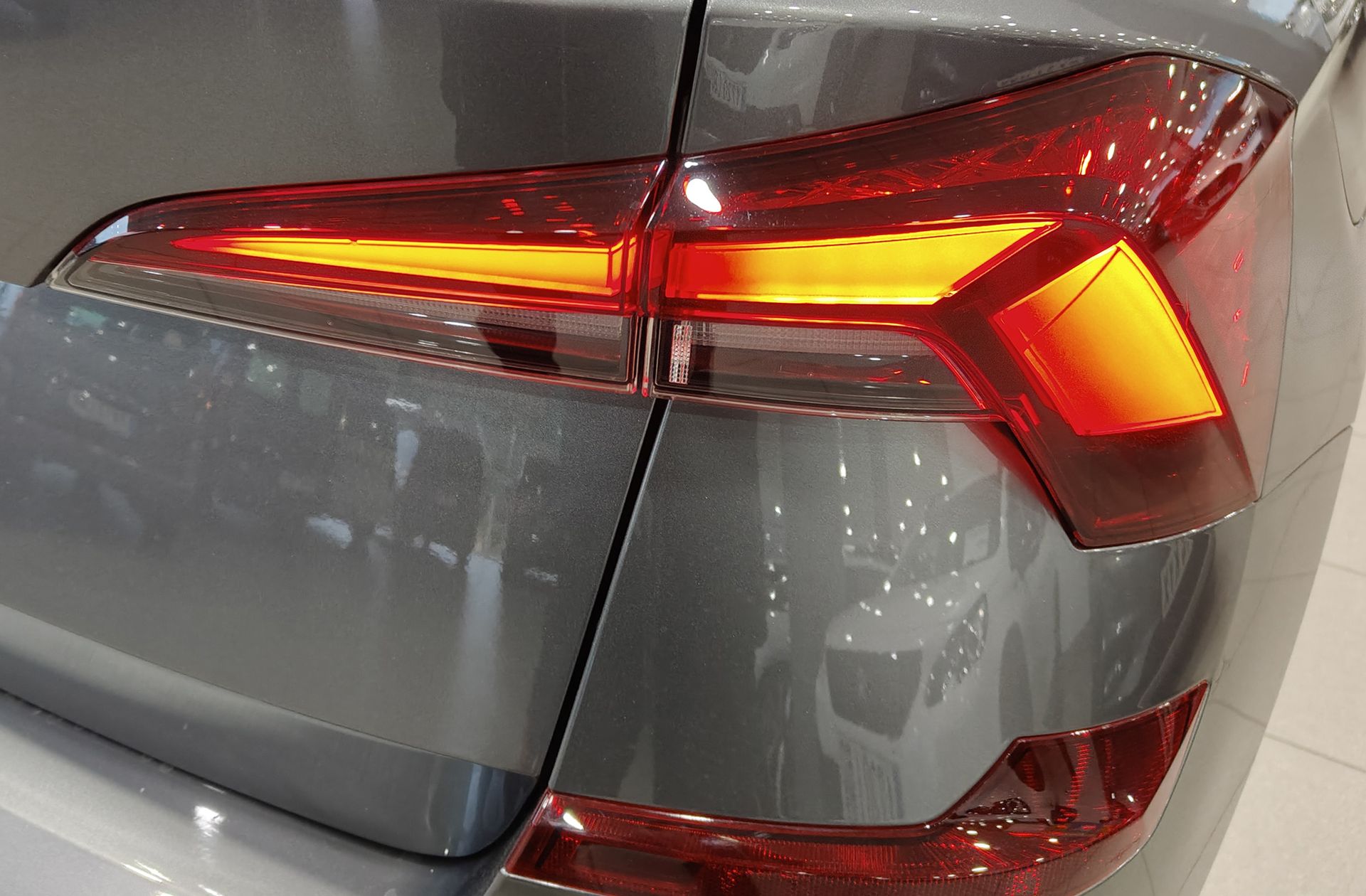 Škoda Kamiq 1.0 TSI Design DSG - foto 17