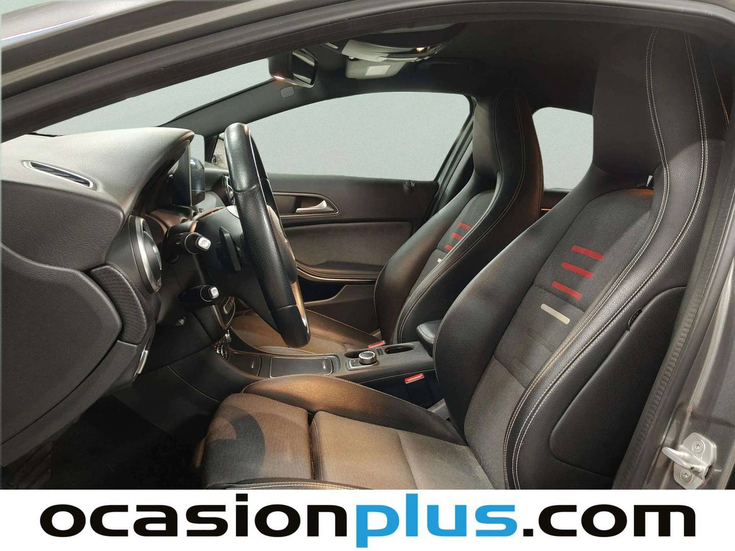 Foto asientos delanteros Mercedes Clase A Mercedes Clase A 200 d (136 CV) Pack AMG