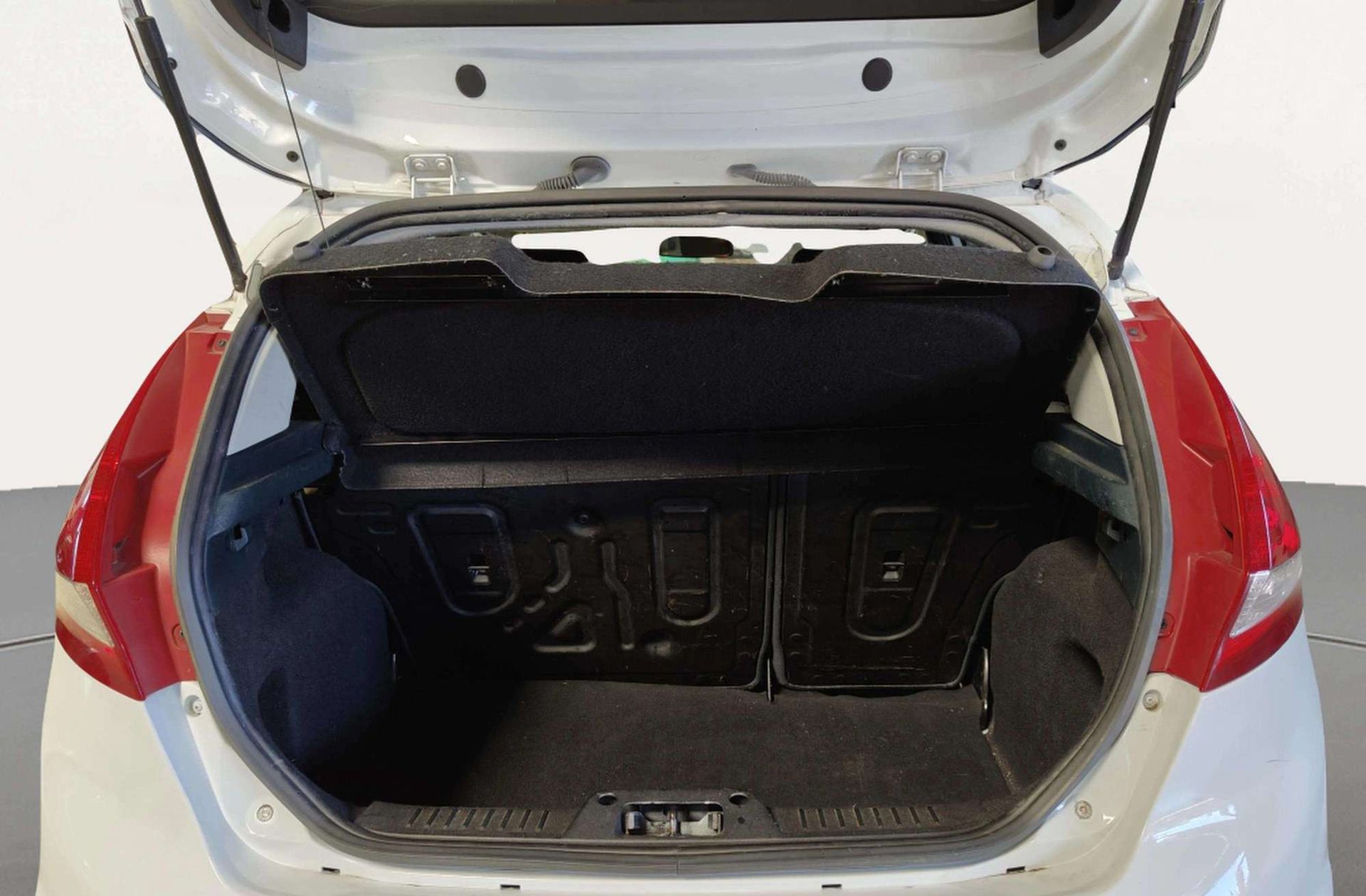 Ford Fiesta 1.4 Titanium - foto 12