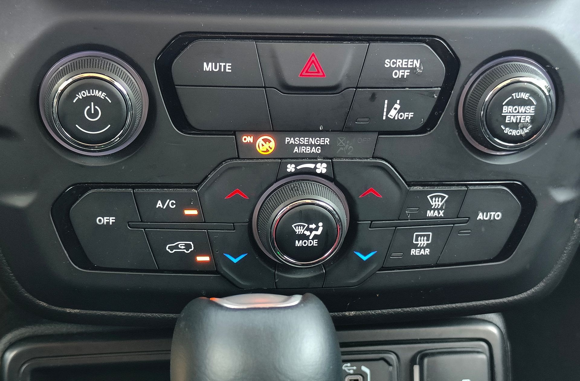 Jeep Renegade eHybrid 1.5 Limited ATX - foto 31