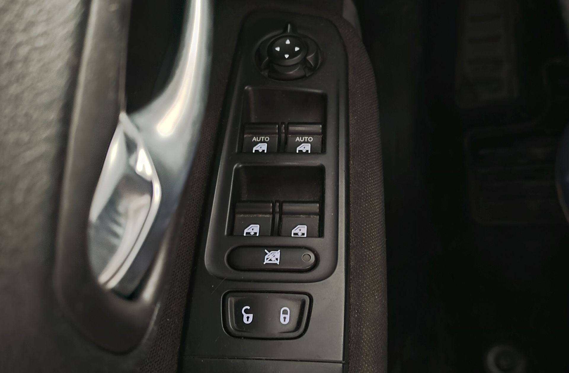 Jeep Renegade 1.6 E-TORQ Sport FWD E6 - foto 32