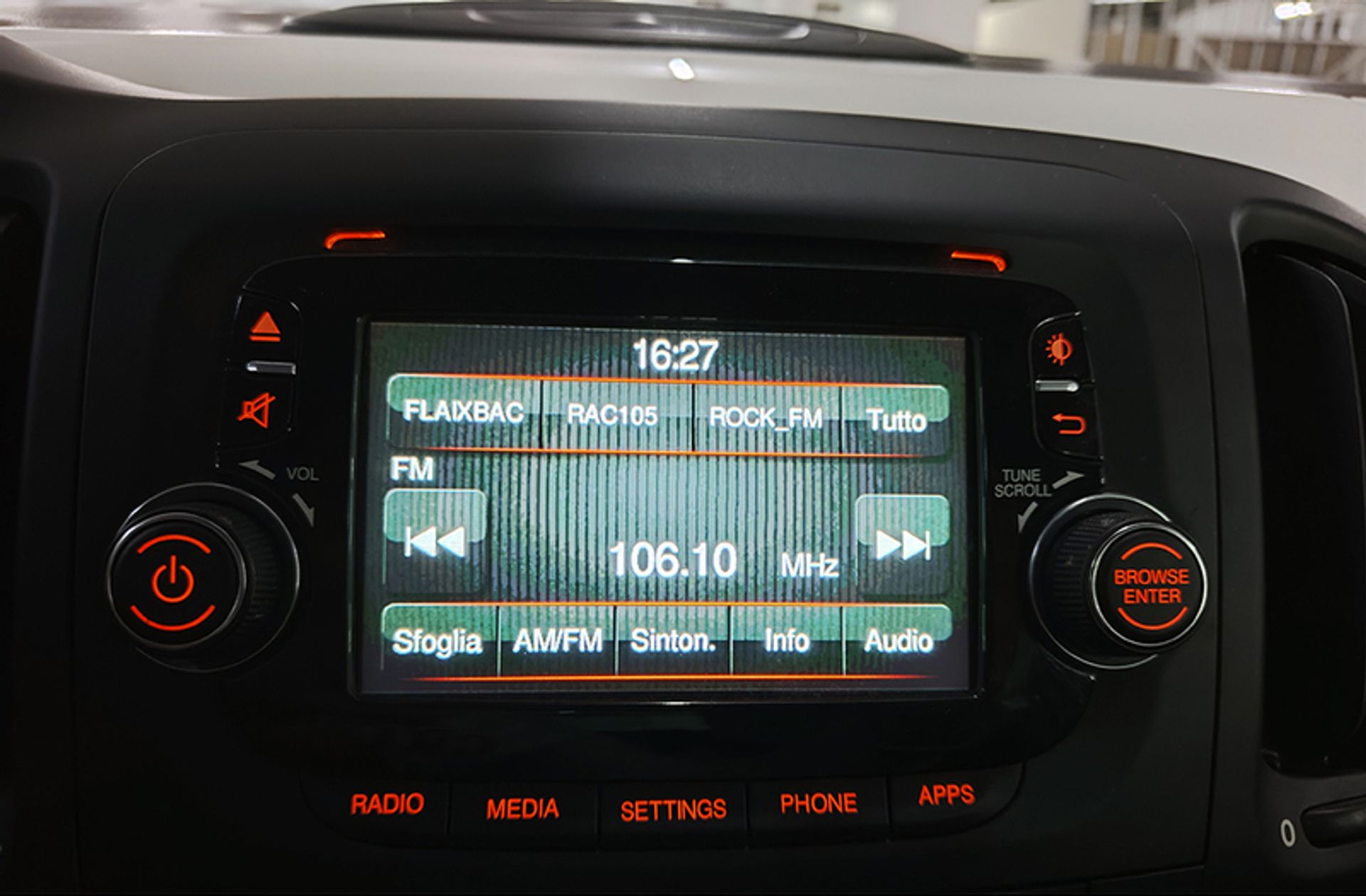 Fiat 500L 1.4 Pop Star - foto 29