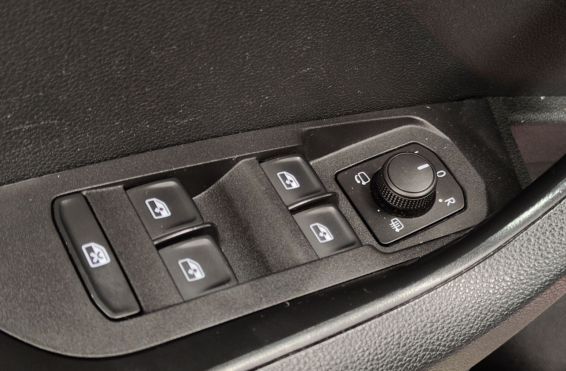 Škoda Karoq 1.5 TSI ACT Ambition DSG - foto 36