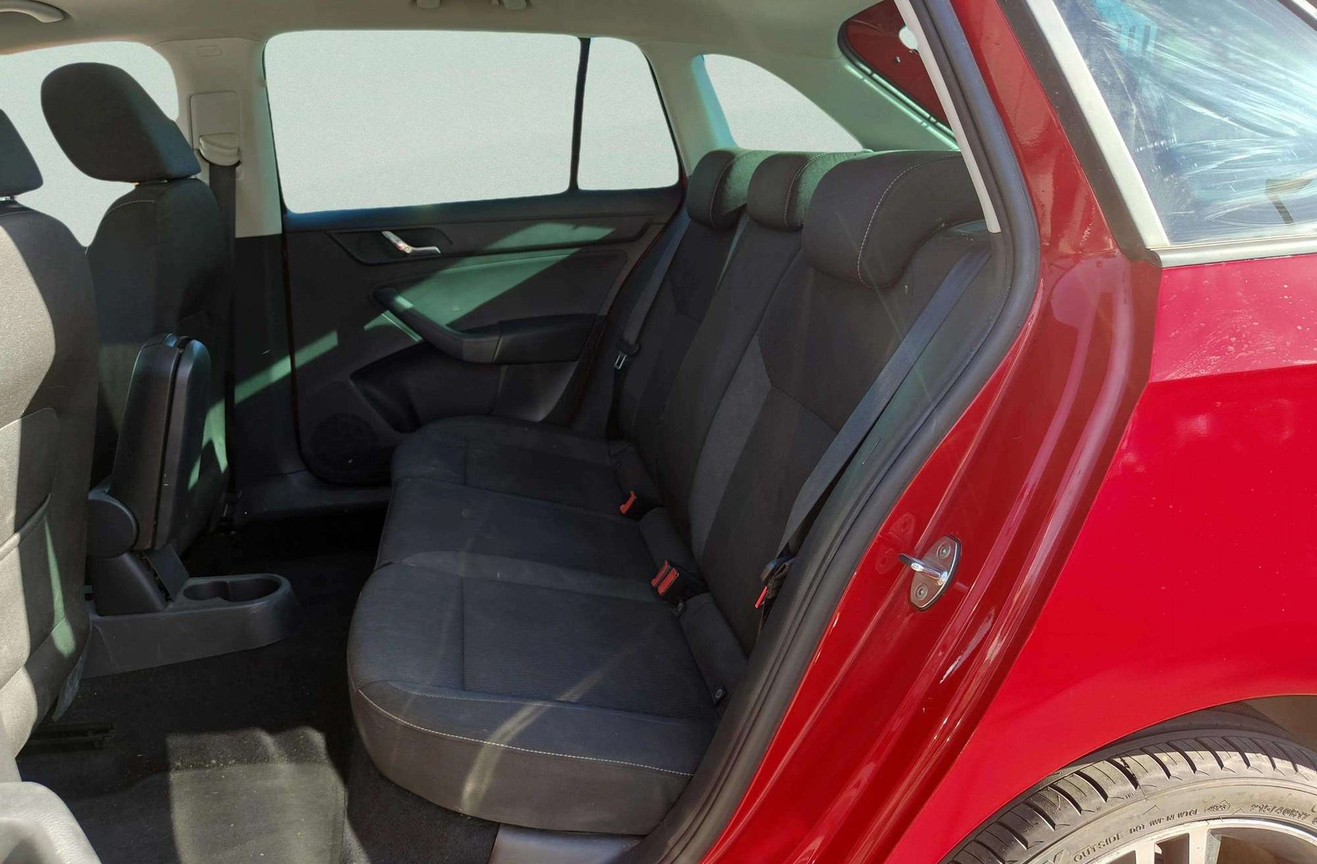 Škoda Spaceback 1.6 TDI CR Ambition - foto 11