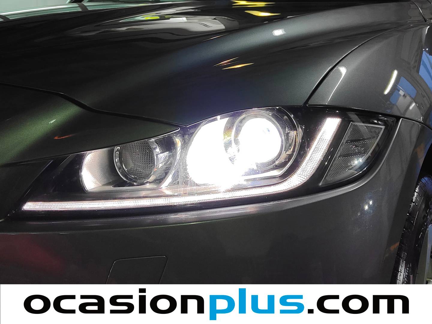 Foto Jaguar F-Pace Jaguar F-PACE 2.0T i4 Prestige AWD Auto (250 CV)