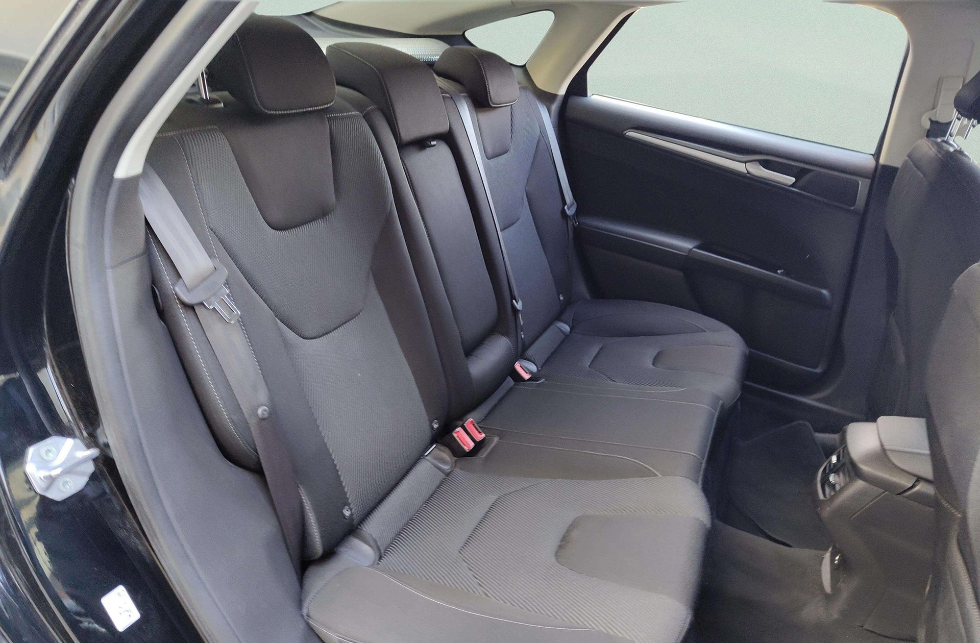 Ford Mondeo 2.0 Híbrido HEV Sedan Titanium - foto 18