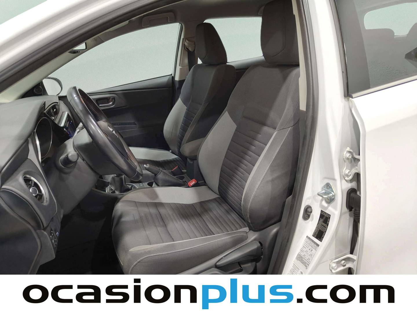 Foto asientos delanteros Toyota Auris Toyota Auris 120T Active (116 CV)
