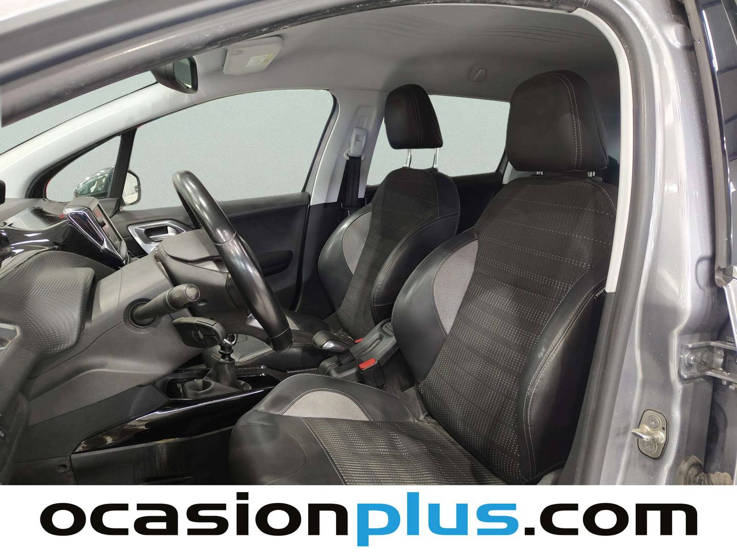 Foto asientos delanteros Peugeot 2008 Peugeot 2008 BlueHDI 120 Allure (120 CV)