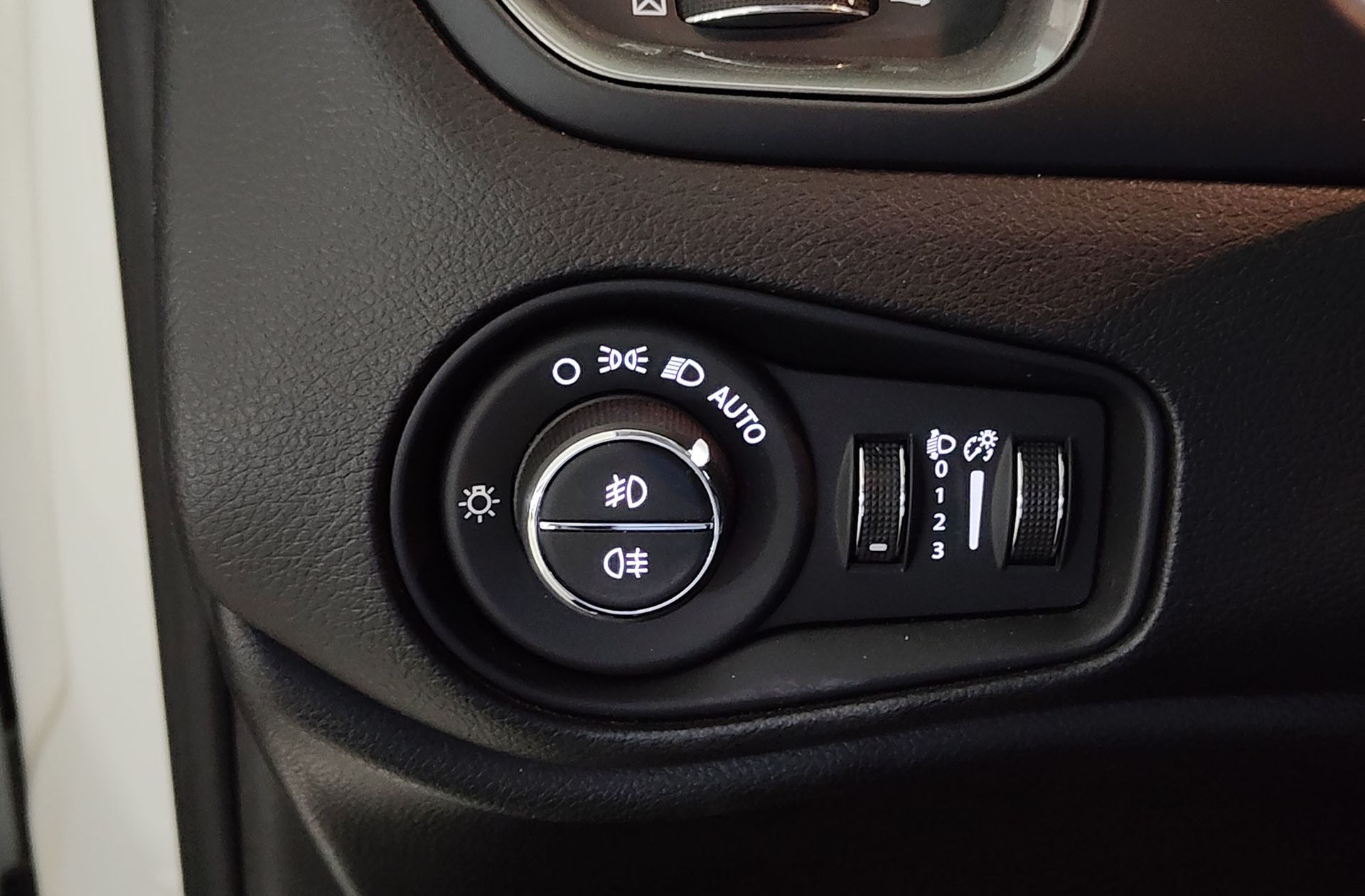 Jeep Renegade eHybrid 1.5 Altitude DCT - foto 22
