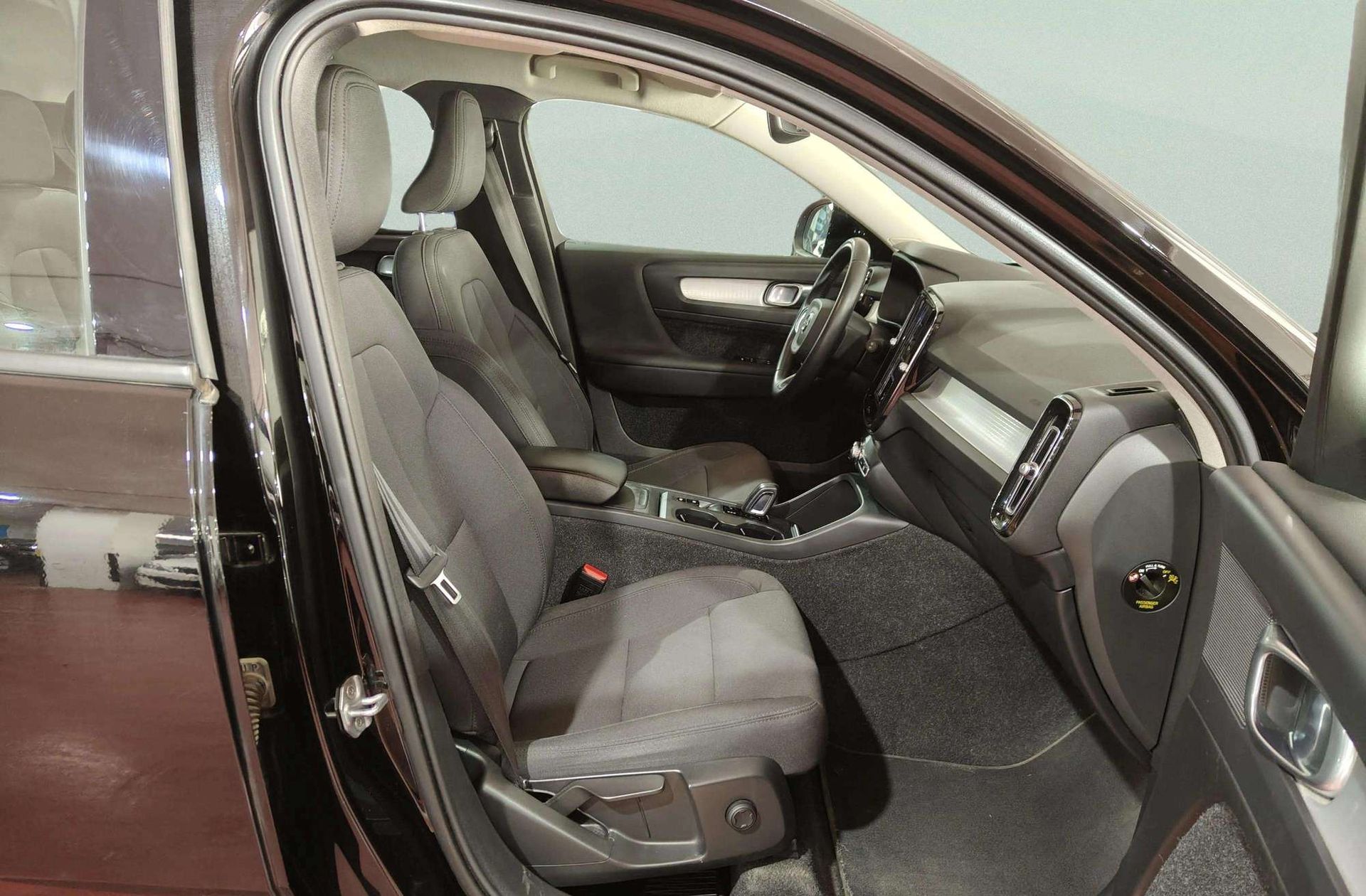 Volvo XC40 T2 Momentum Pro - foto 20