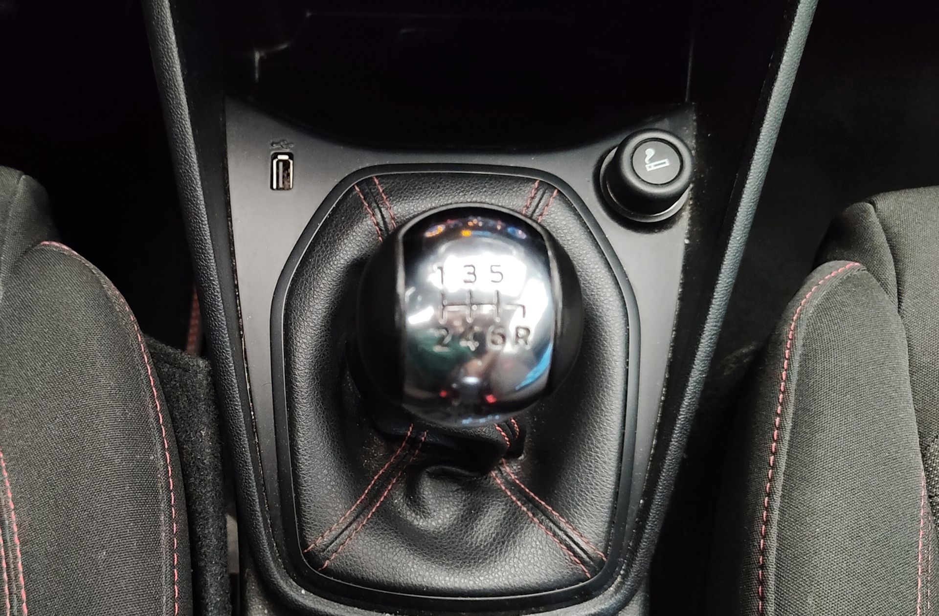 Ford Fiesta 1.0 EcoBoost MHEV ST-Line - foto 5