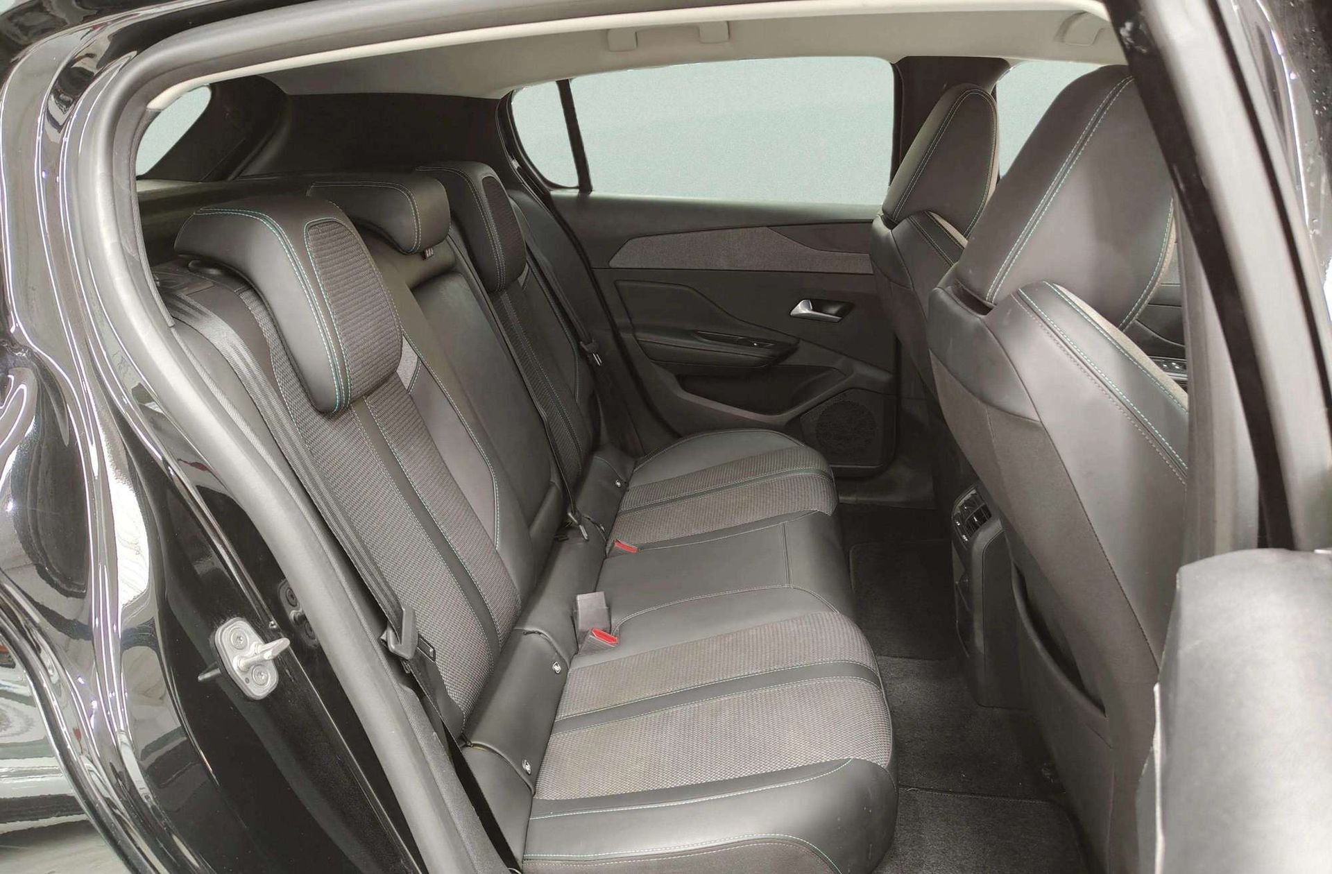 Peugeot 308 BlueHDi 130 Allure EAT8 - foto 21