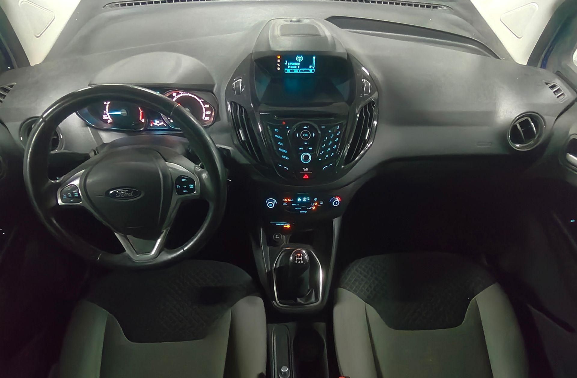 Ford Tourneo Courier 1.0 EcoBoost Titanium - foto 6