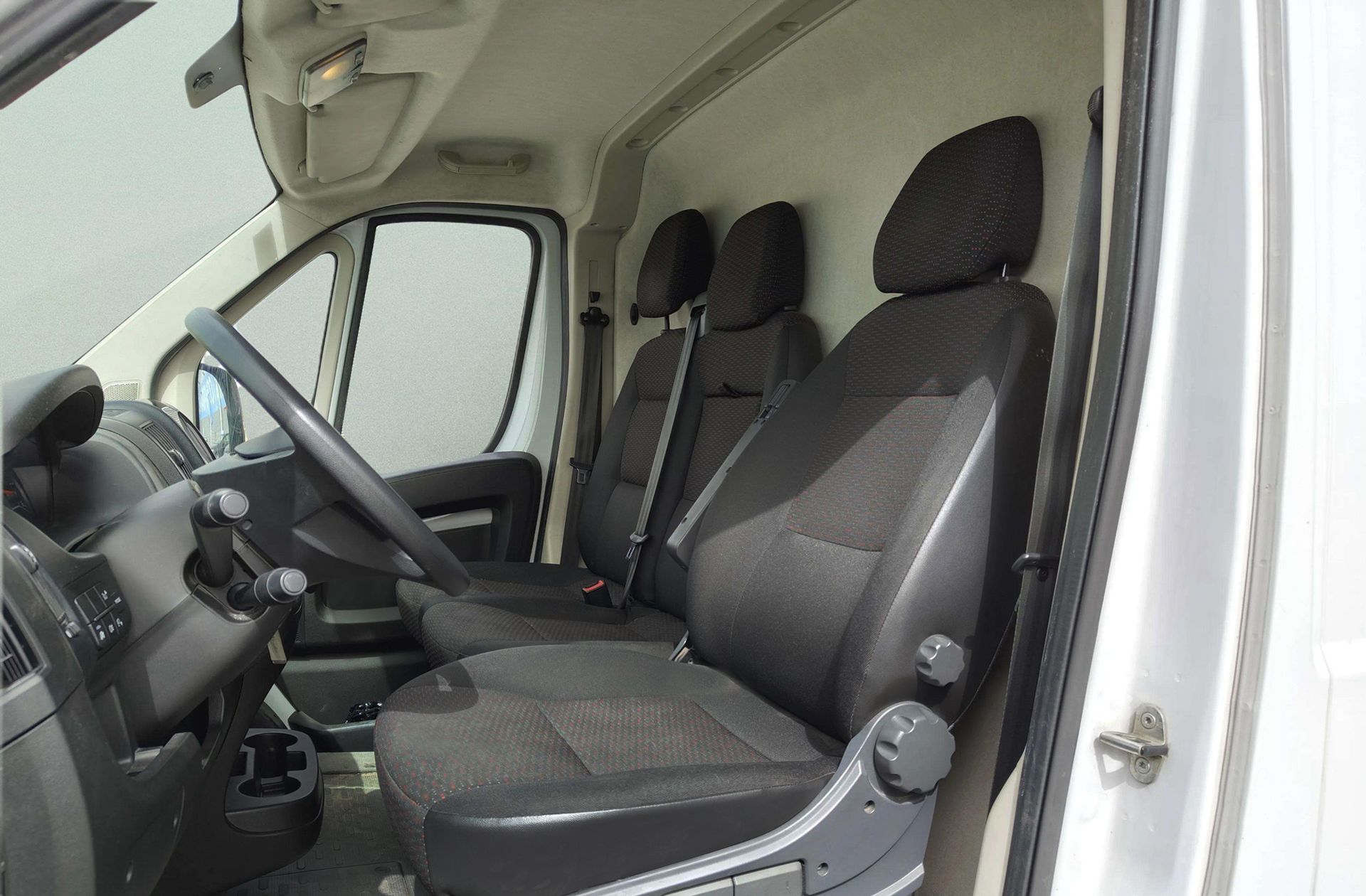 Peugeot Boxer Furgon BlueHDi 140 335 L3H2 - foto 9