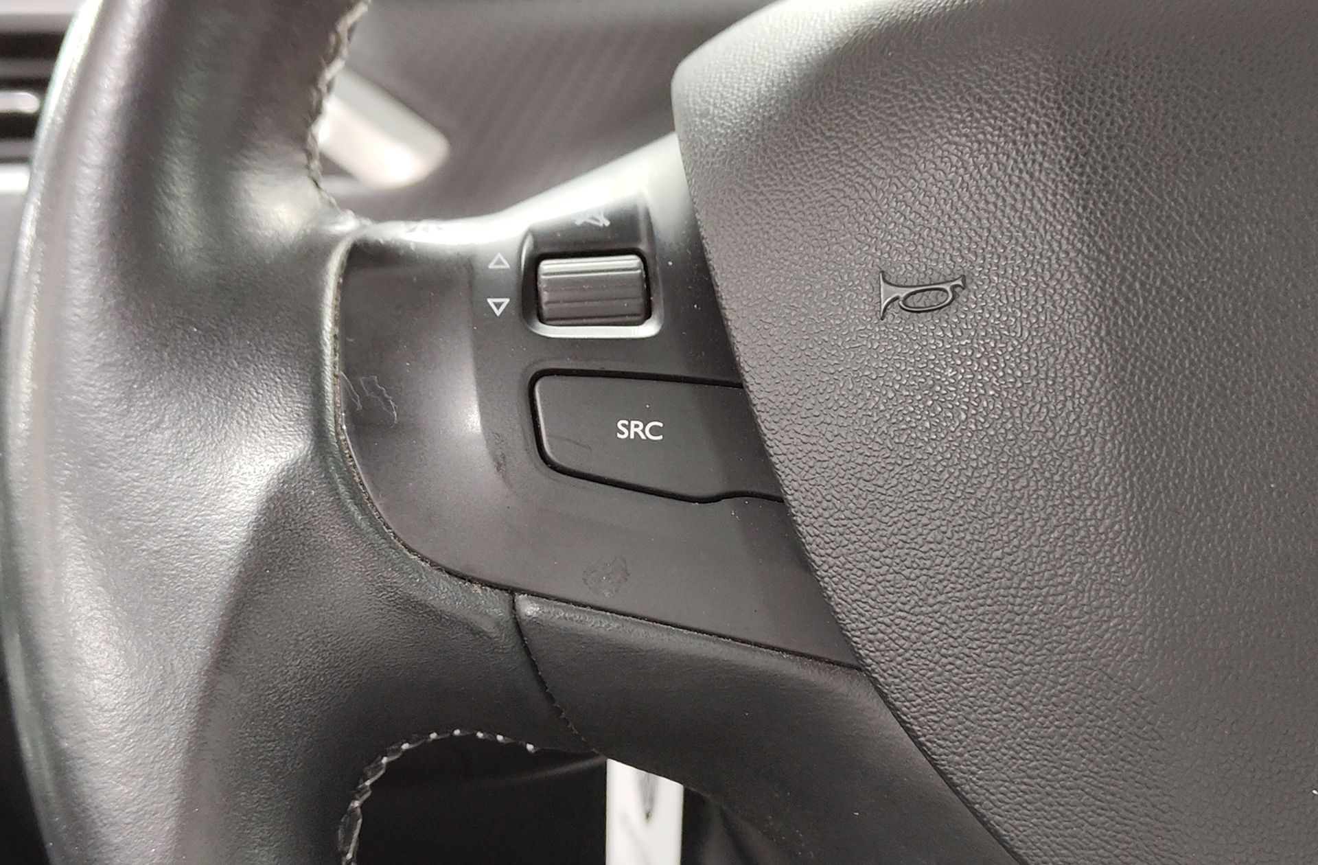 Peugeot 2008 BlueHDi 120 Allure - foto 31
