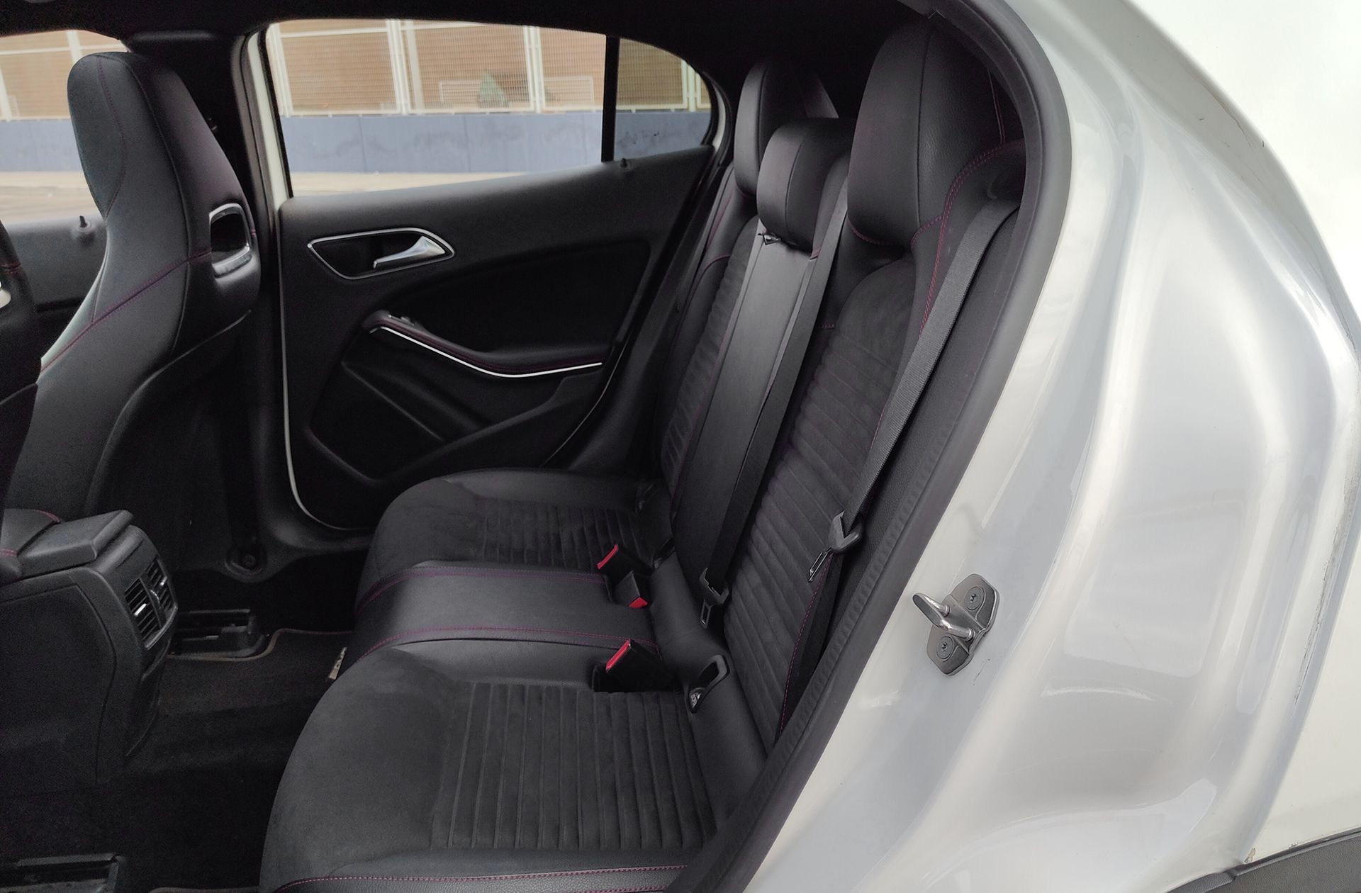 Mercedes-Benz GLA 200 d Pack AMG - foto 12