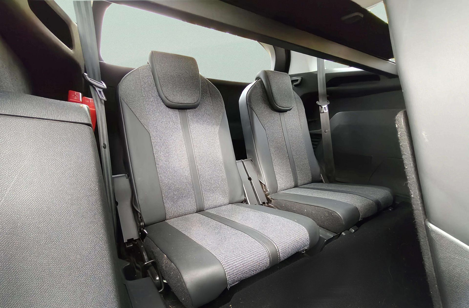 Peugeot 5008 BlueHDi 130 Allure EAT8 7 plazas - foto 7