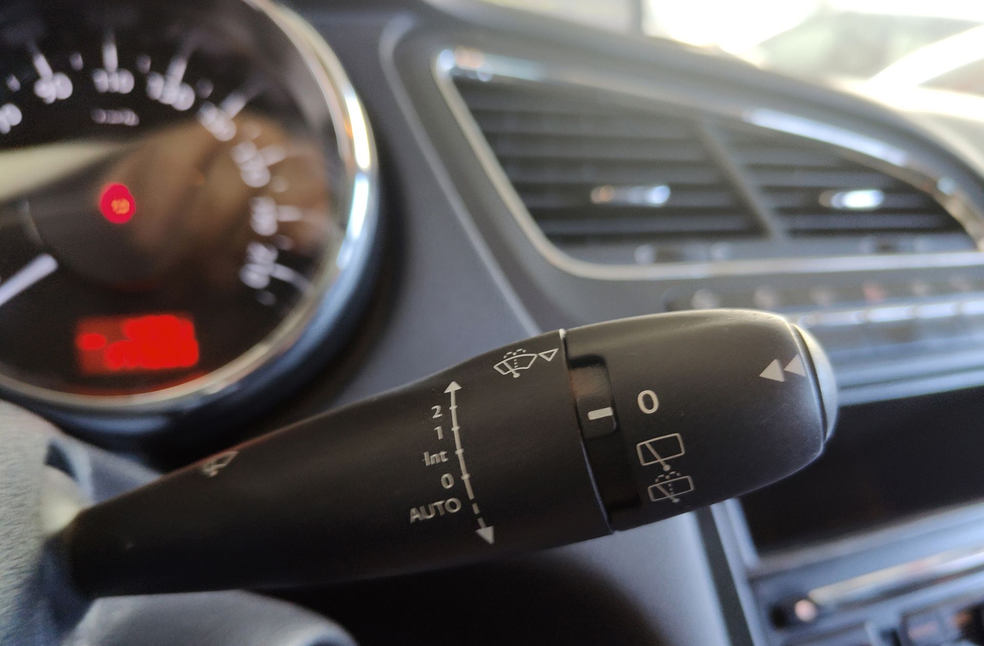 Peugeot 5008 2.0 BlueHDi Allure FAP 7 plazas - foto 28