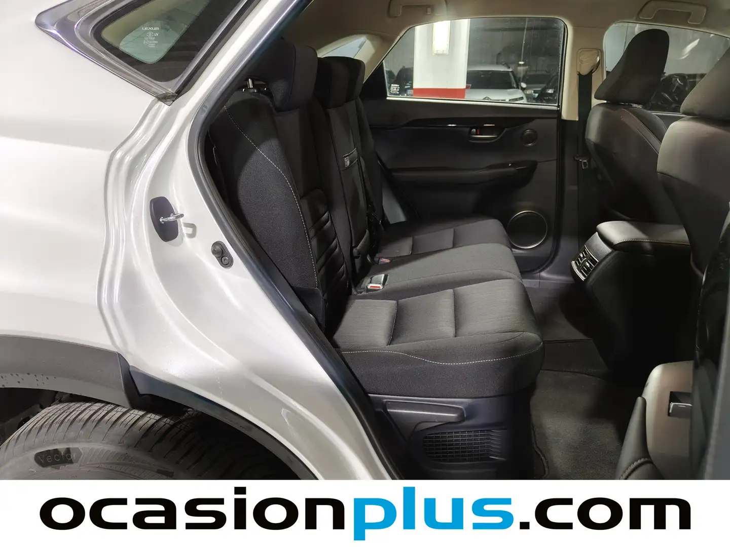 Foto Lexus NX Lexus NX 300h Business 2WD (197 CV)