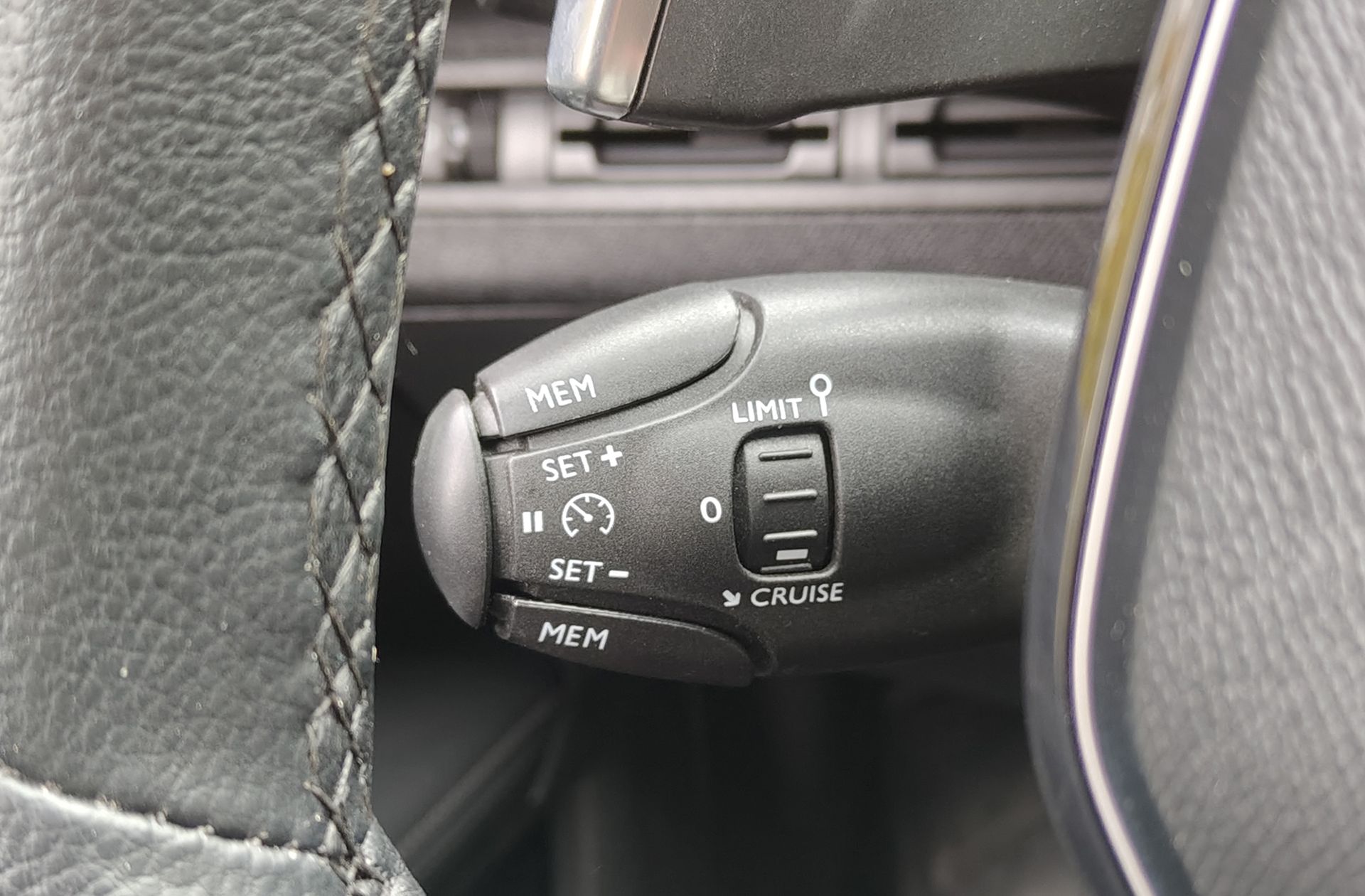 Peugeot 5008 BlueHDi 130 Allure EAT8 7 plazas - foto 26