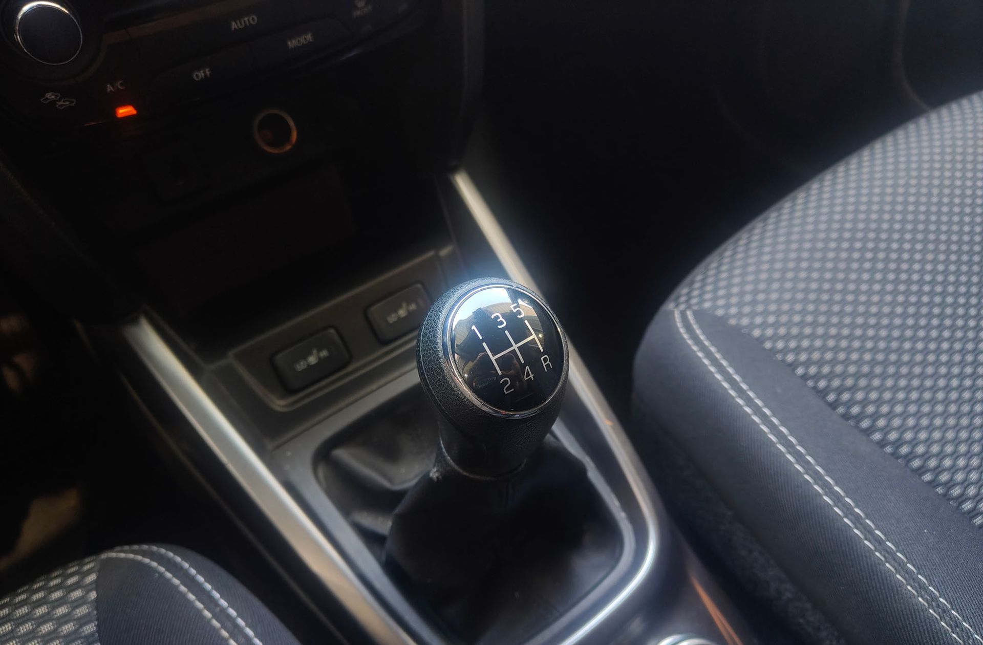 Suzuki Vitara 1.0 Turbo GLE 4WD - foto 5
