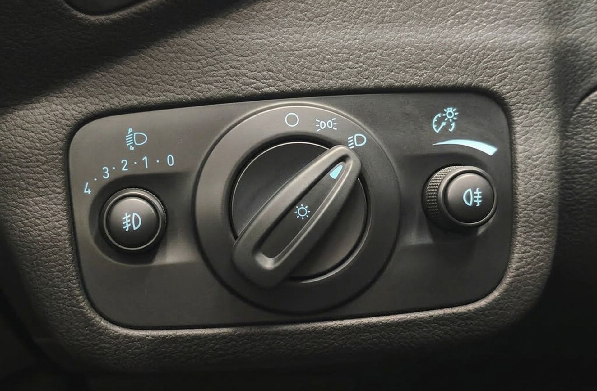 Ford Kuga 1.5 EcoBoost Trend+ 4x2 - foto 21