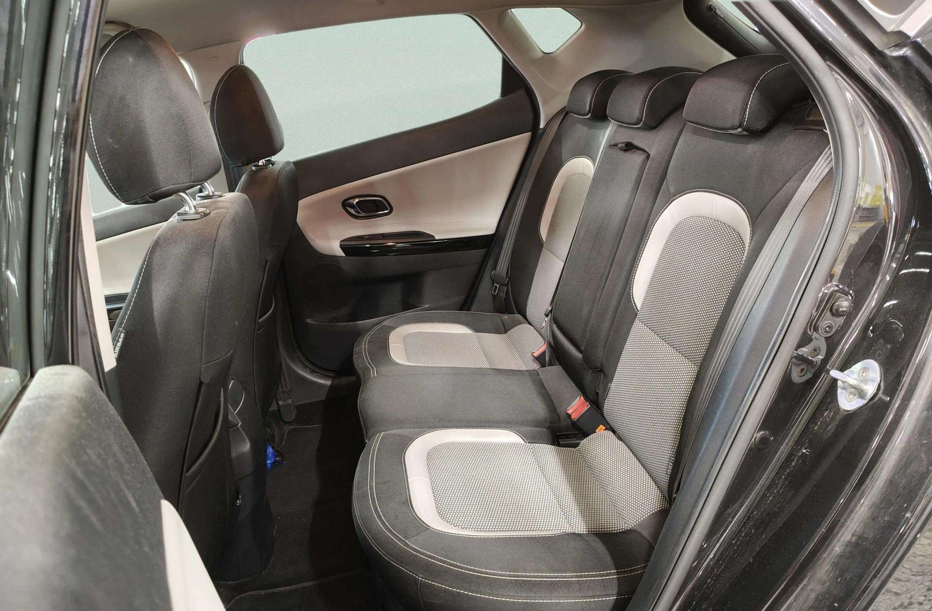 Kia Ceed 1.6 CRDi VGT x-Tech17 - foto 12
