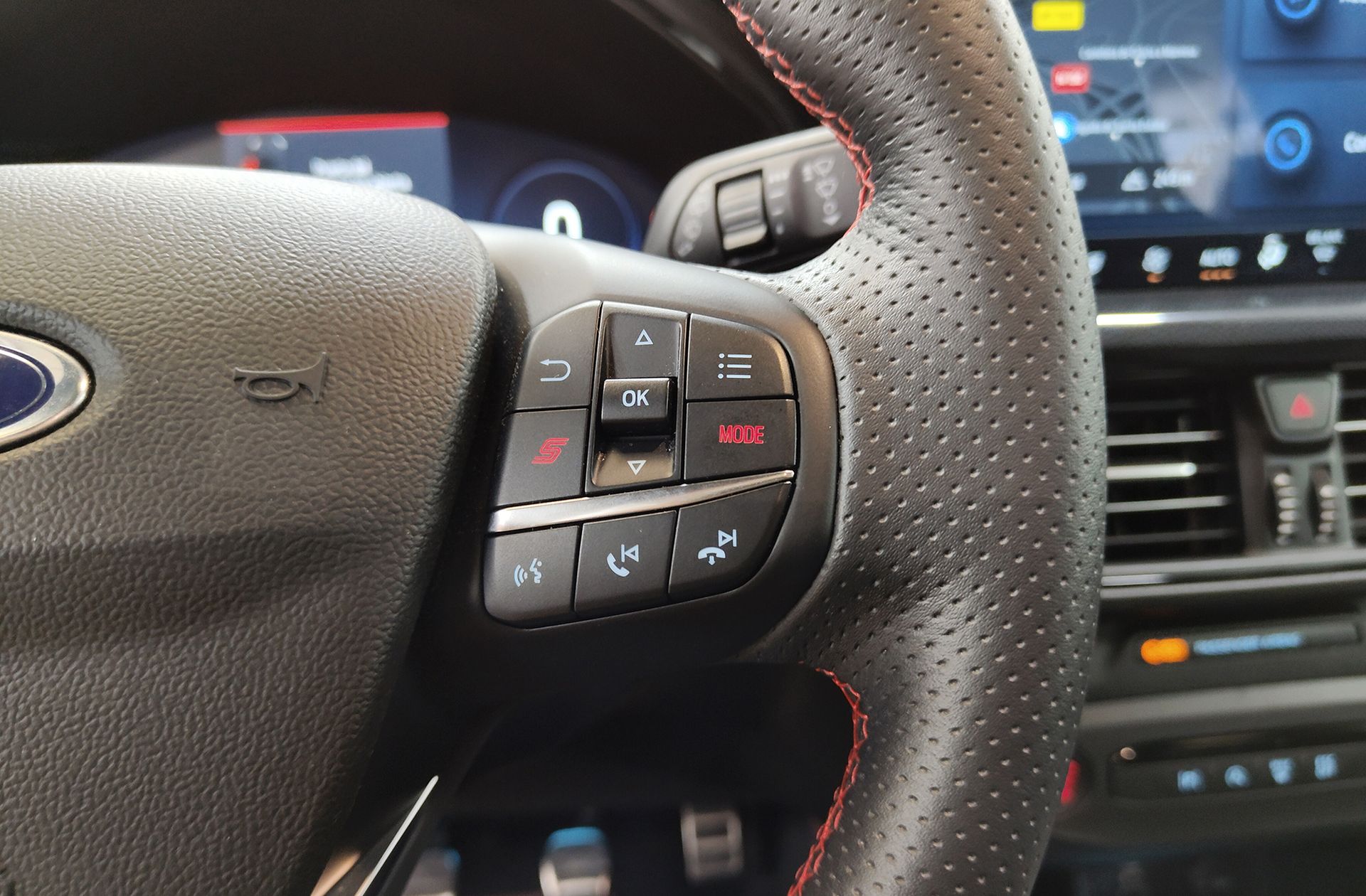 Ford Focus 2.3 EcoBoost ST - foto 30