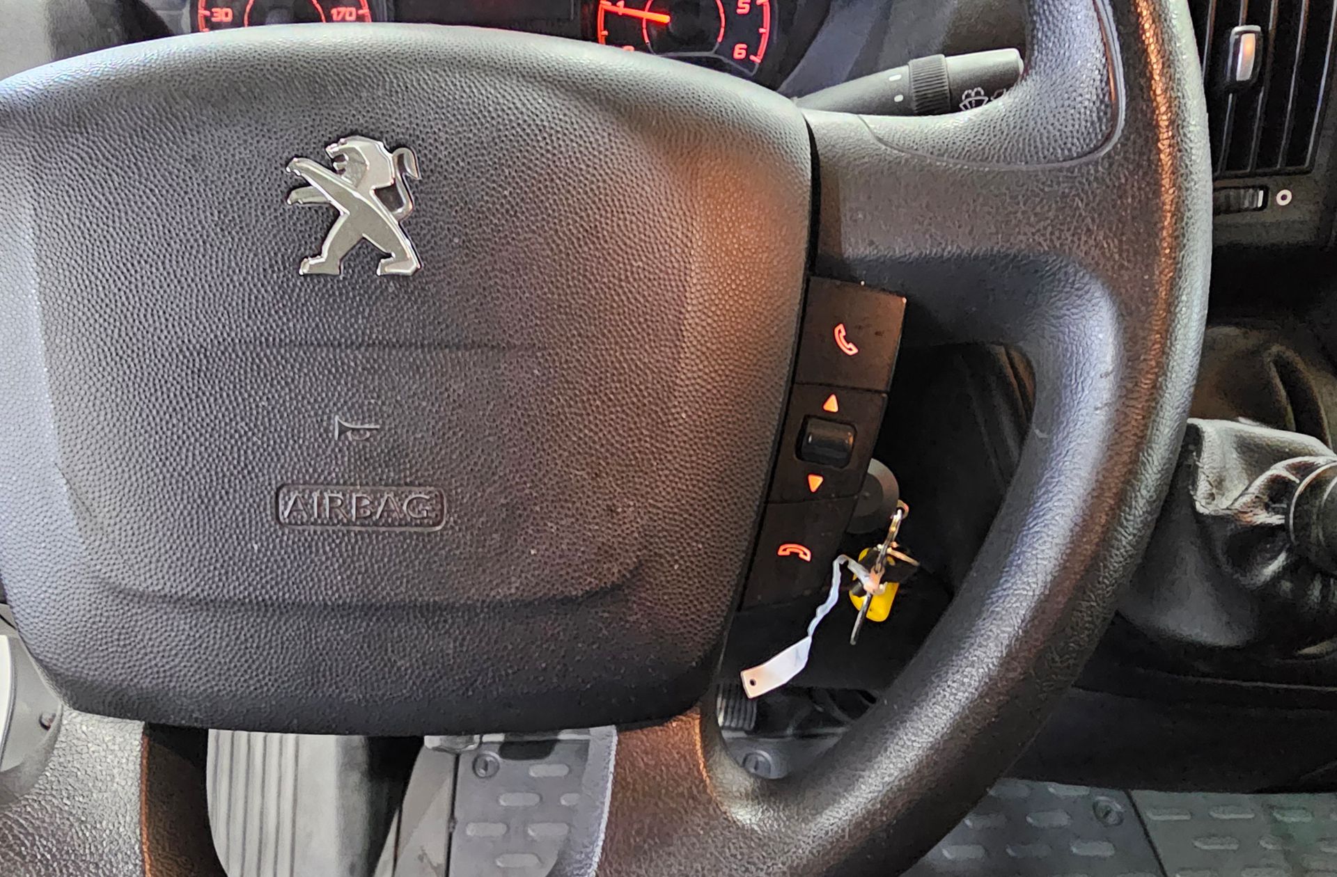 Peugeot Boxer Furgon BlueHDi 140 Pack 335 L2H2 - foto 21