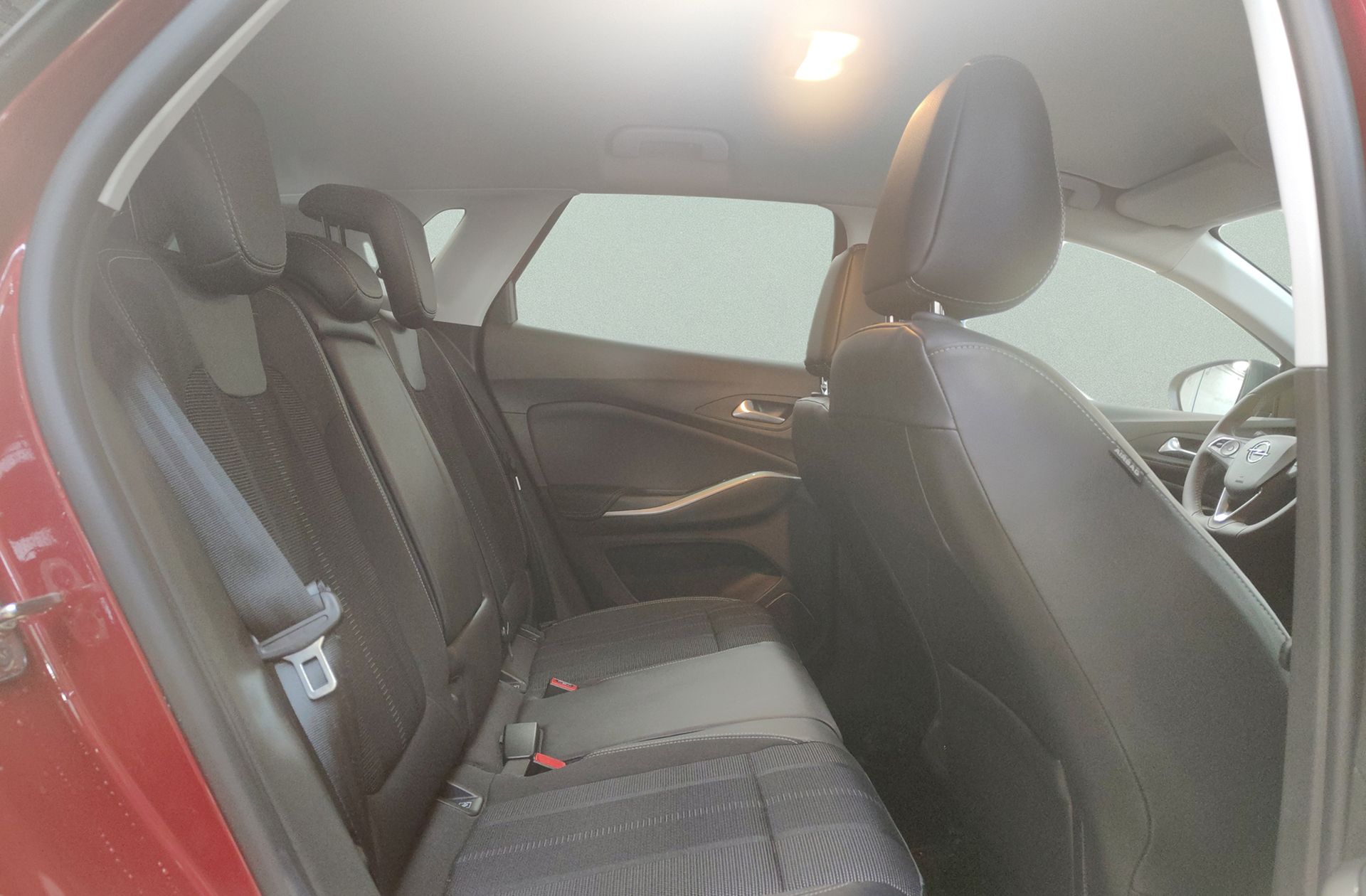 Opel Grandland 1.2T XHT Hybrid GS eDCT6 - foto 12