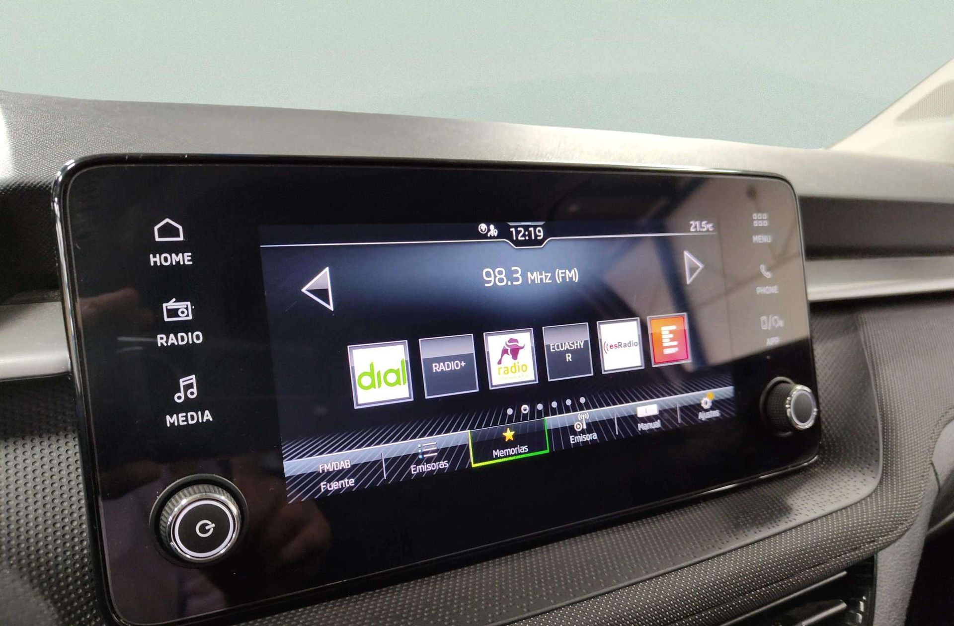 Škoda Fabia 1.0 TSI Selection - foto 31