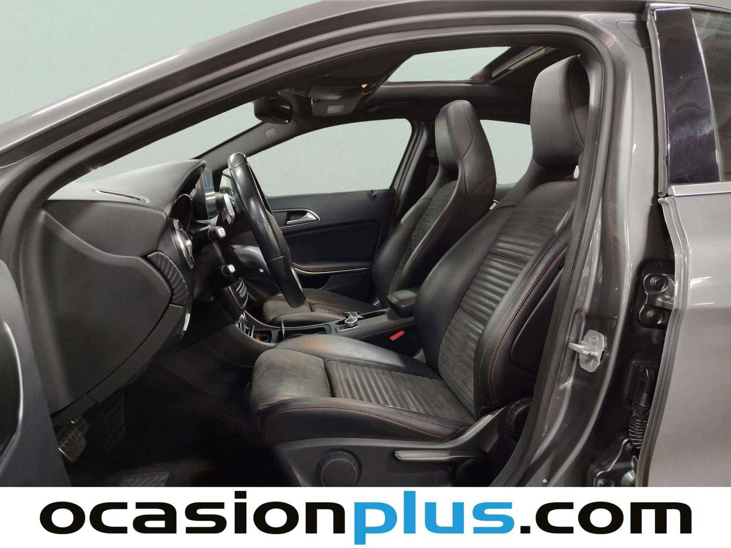 Foto asientos delanteros Mercedes Clase A Mercedes Clase A 200 d AMG Line (136 CV)
