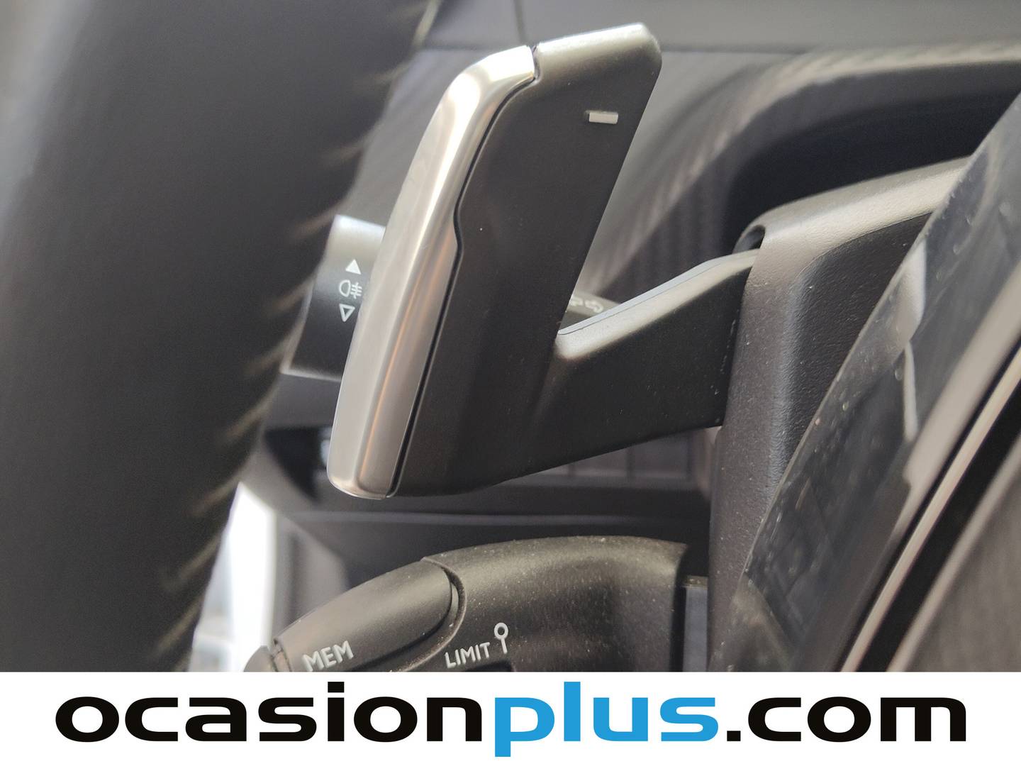 Peugeot 208 Peugeot 208 Style Hybrid 110 eDCS6 (110 CV) seminuevo