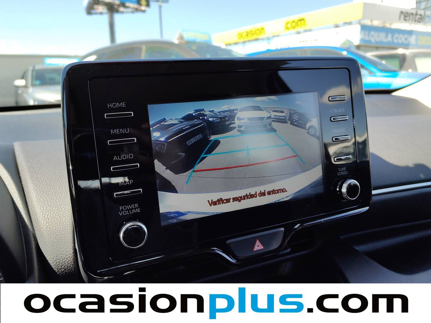 Extras y acabados del Toyota Yaris Toyota Yaris 120H Business Plus (116 CV)