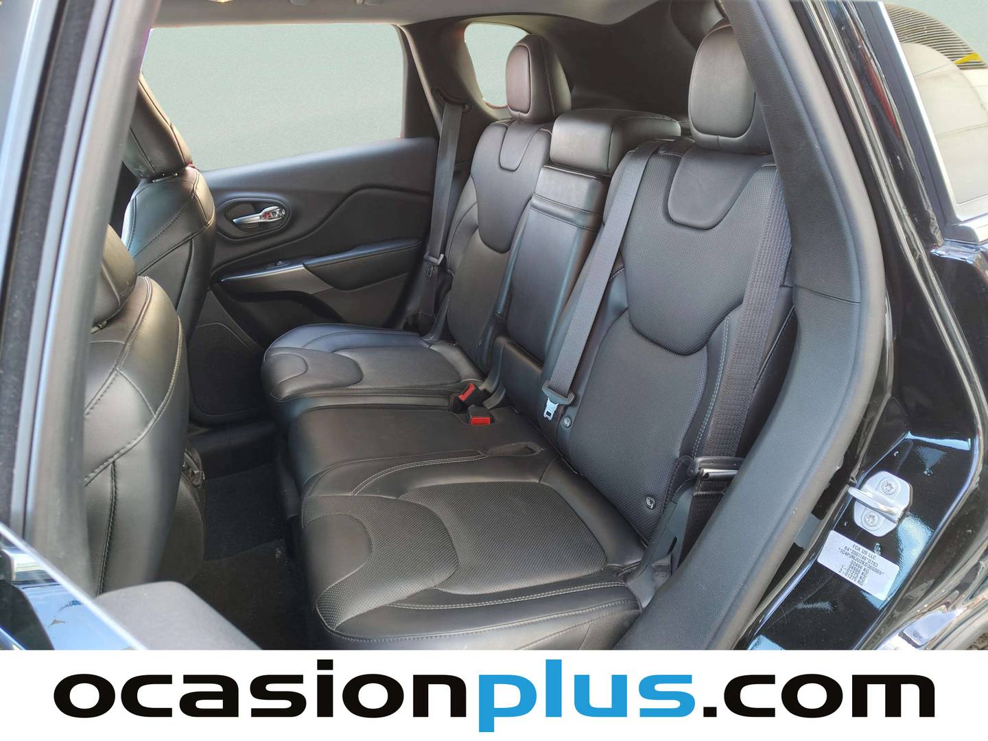 Foto asientos traseros Jeep Cherokee Jeep Cherokee 2.2 CRD Overland 4WD 9AT (195 CV)