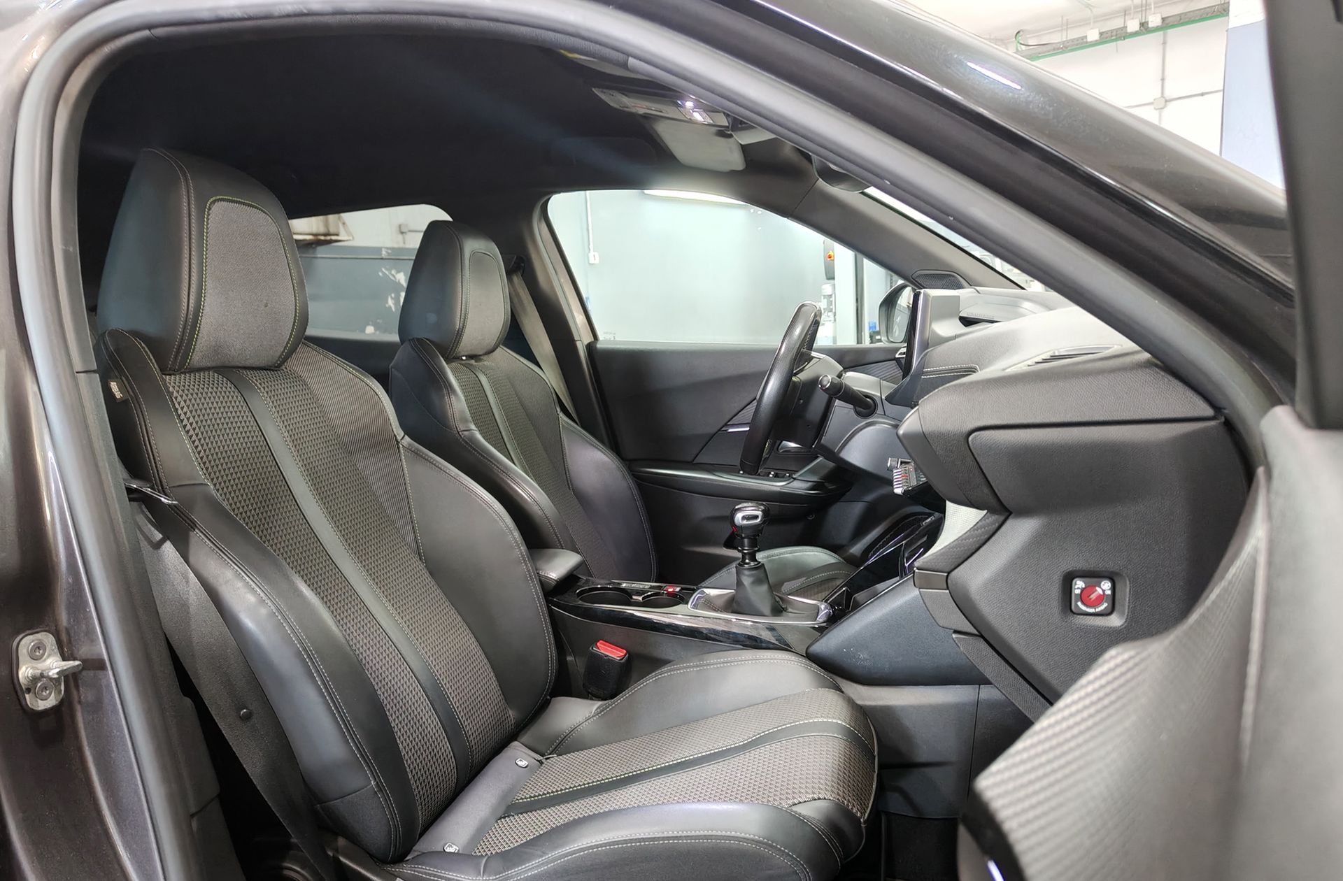 Peugeot 2008 PureTech 130 GT - foto 18