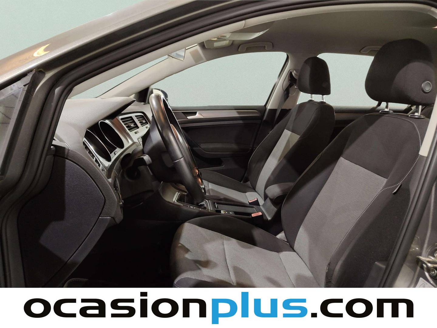 Foto asientos delanteros Volkswagen Golf Volkswagen Golf Business 1.6 TDI BMT (110 CV)