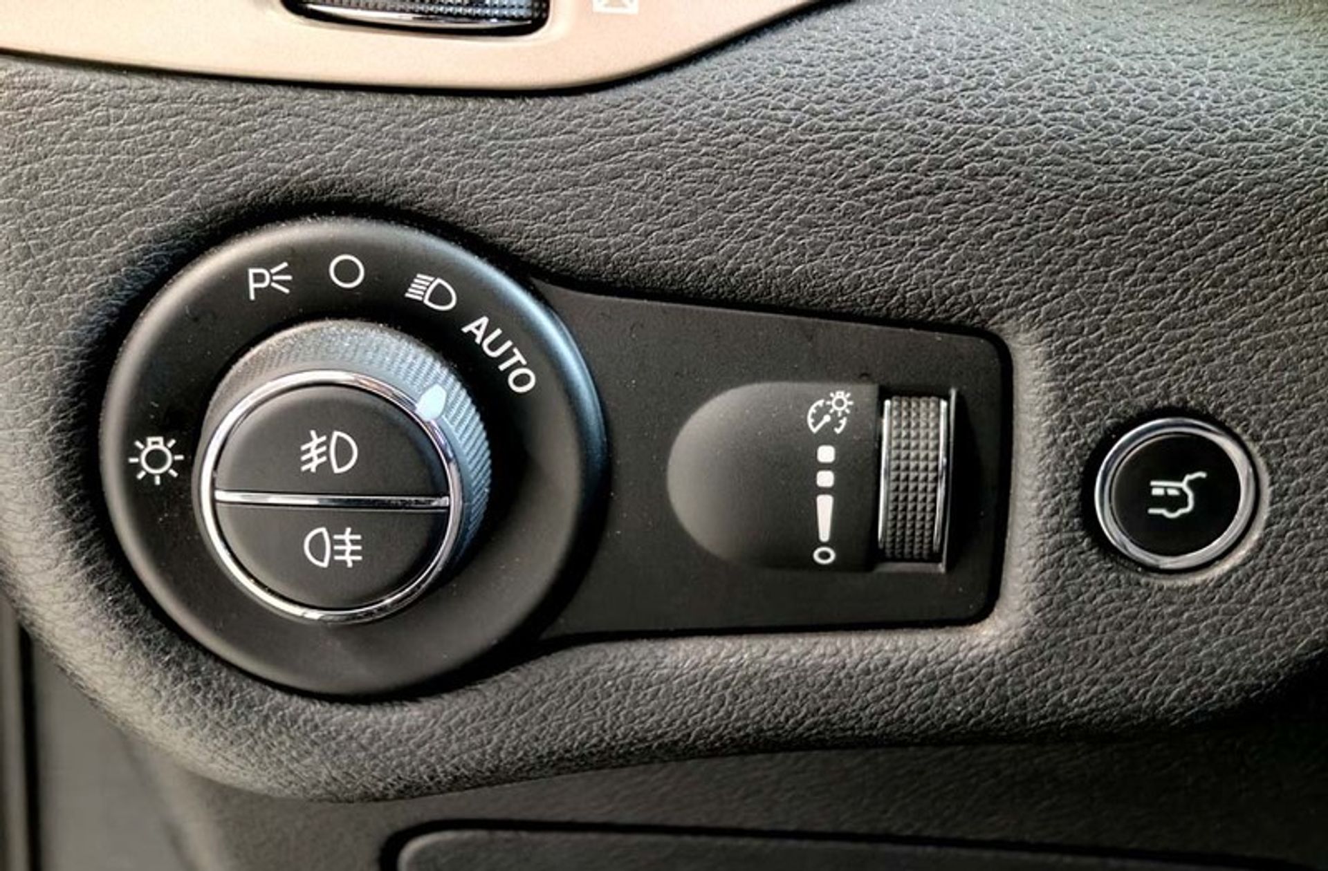 Jeep Cherokee 2.0 CRD Limited 4x2 - foto 28