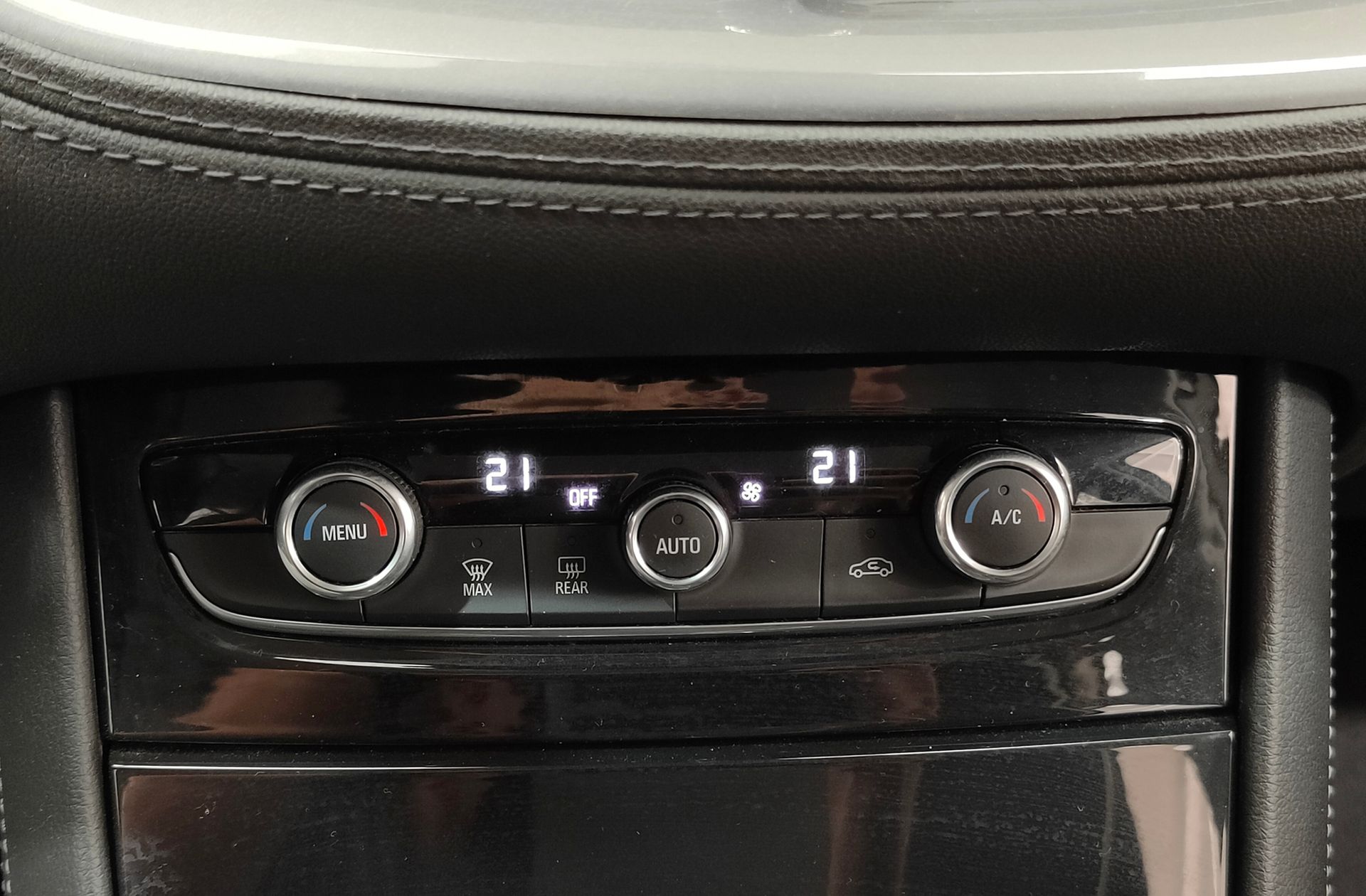 Opel Grandland 1.2 Turbo Excellence - foto 32