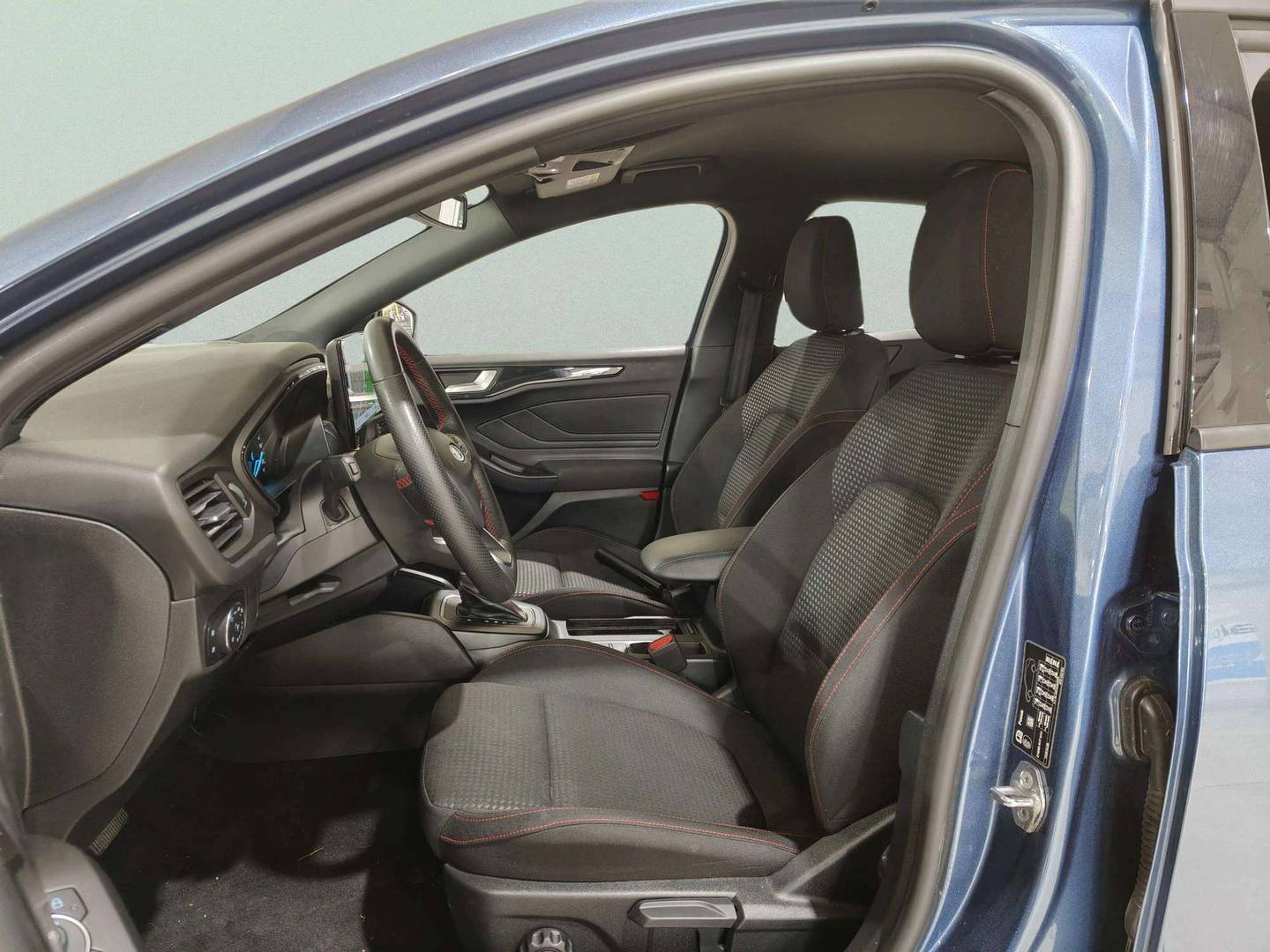 Foto asientos delanteros Ford Focus Ford Focus 1.0 Ecoboost MHEV ST-Line Auto (155 CV)