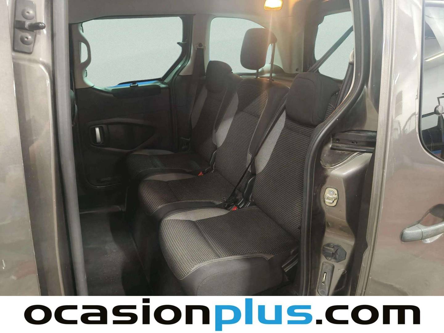 Foto asientos traseros Peugeot Partner Peugeot Partner Tepee Combi 1.2 PureTech Outdoor (110 CV)