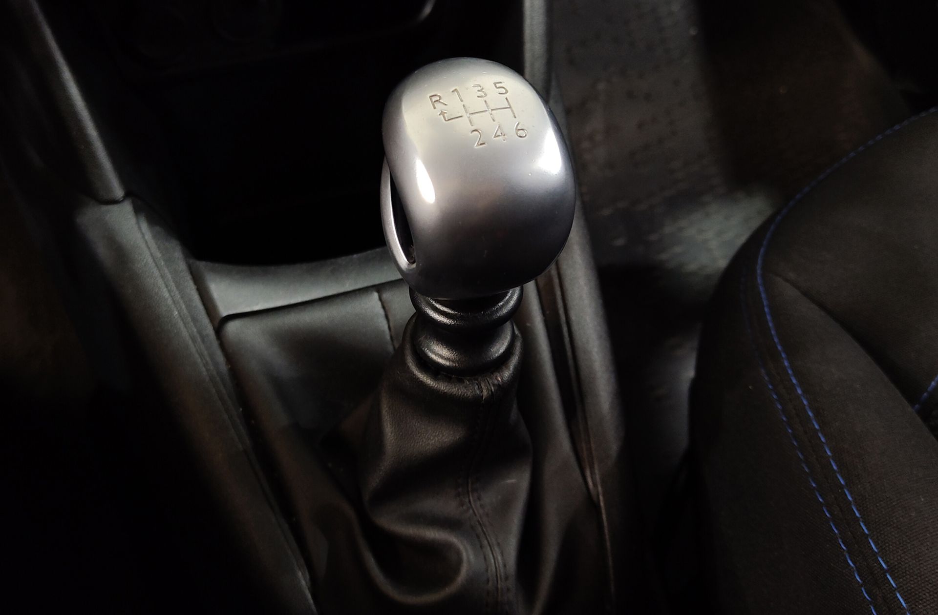 Peugeot 208 1.2 PureTech Signature - foto 5