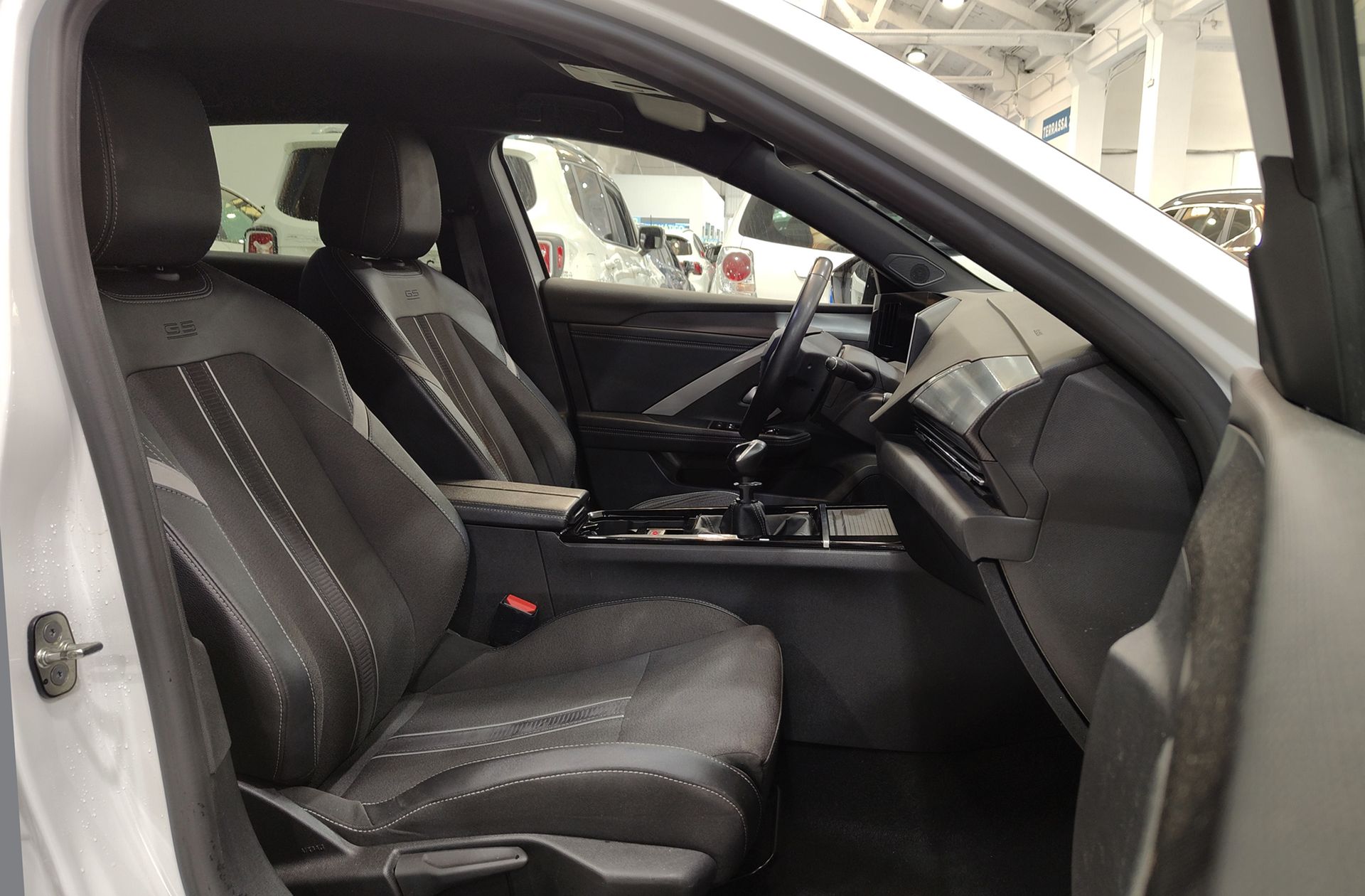 Opel Astra 1.2 Turbo XHT GS - foto 24