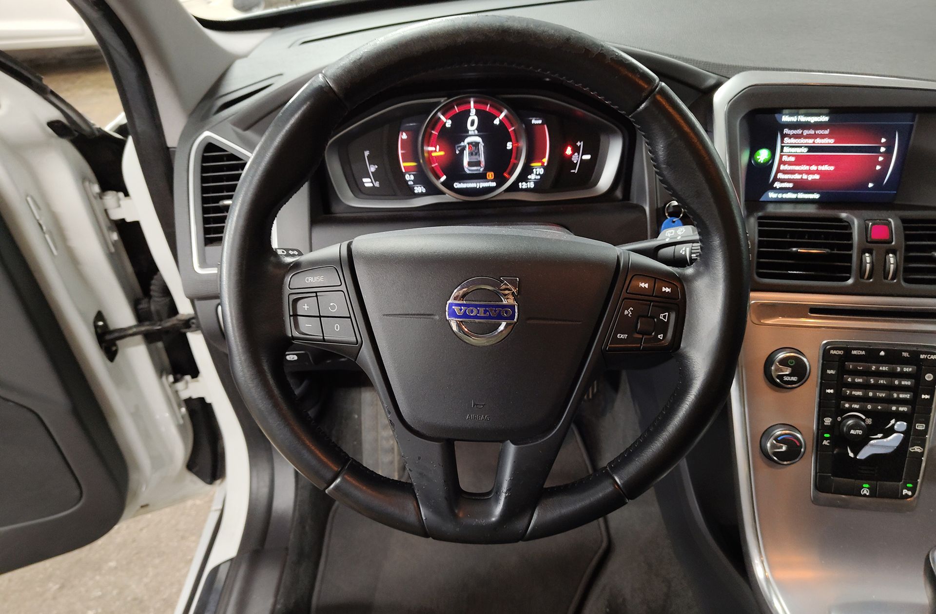 Volvo XC60 D3 Kinetic - foto 26