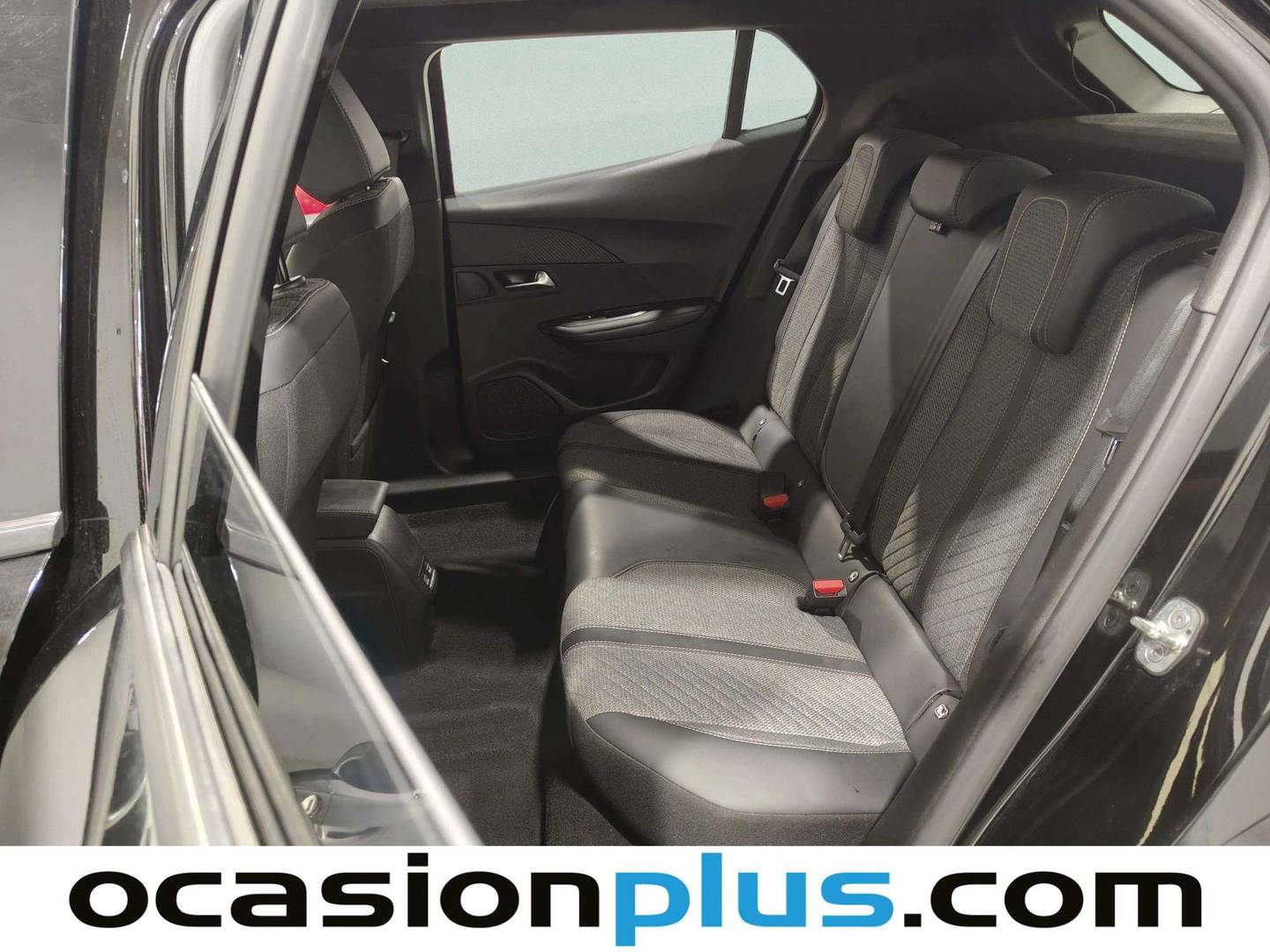 Foto asientos traseros Peugeot 2008 Peugeot 2008 Allure Hybrid eDCS6 (145 CV)