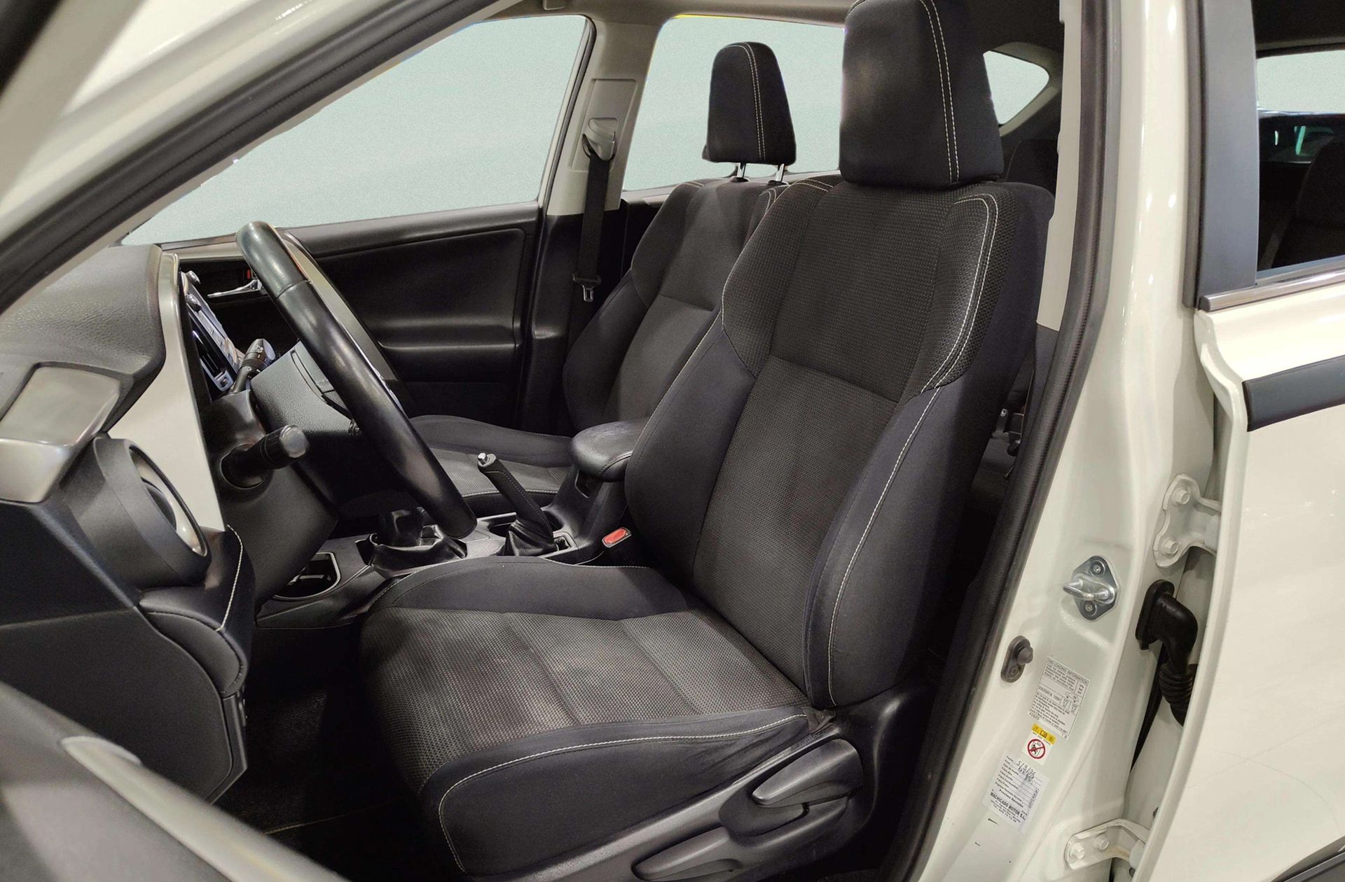 Toyota RAV4 150D 2WD Advance - foto 11