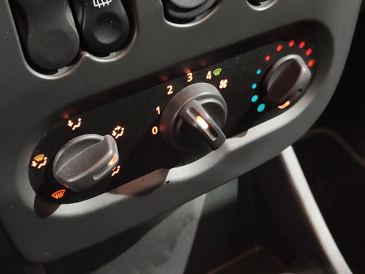 Foto Dacia Sandero Dacia Sandero 1.2 16v Base (75 CV)