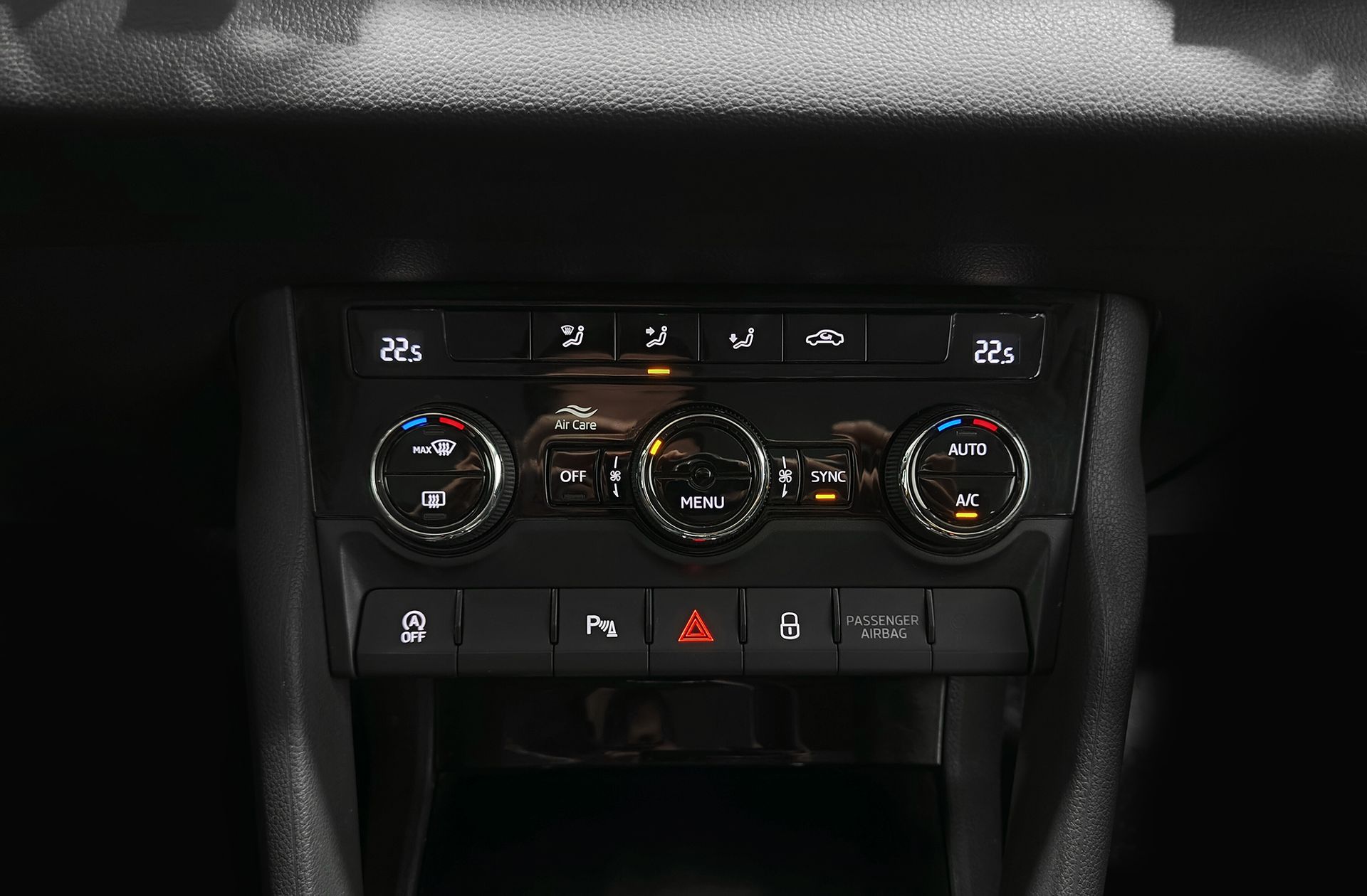 Škoda Karoq 2.0 TDI Ambition 4x4 DSG - foto 32