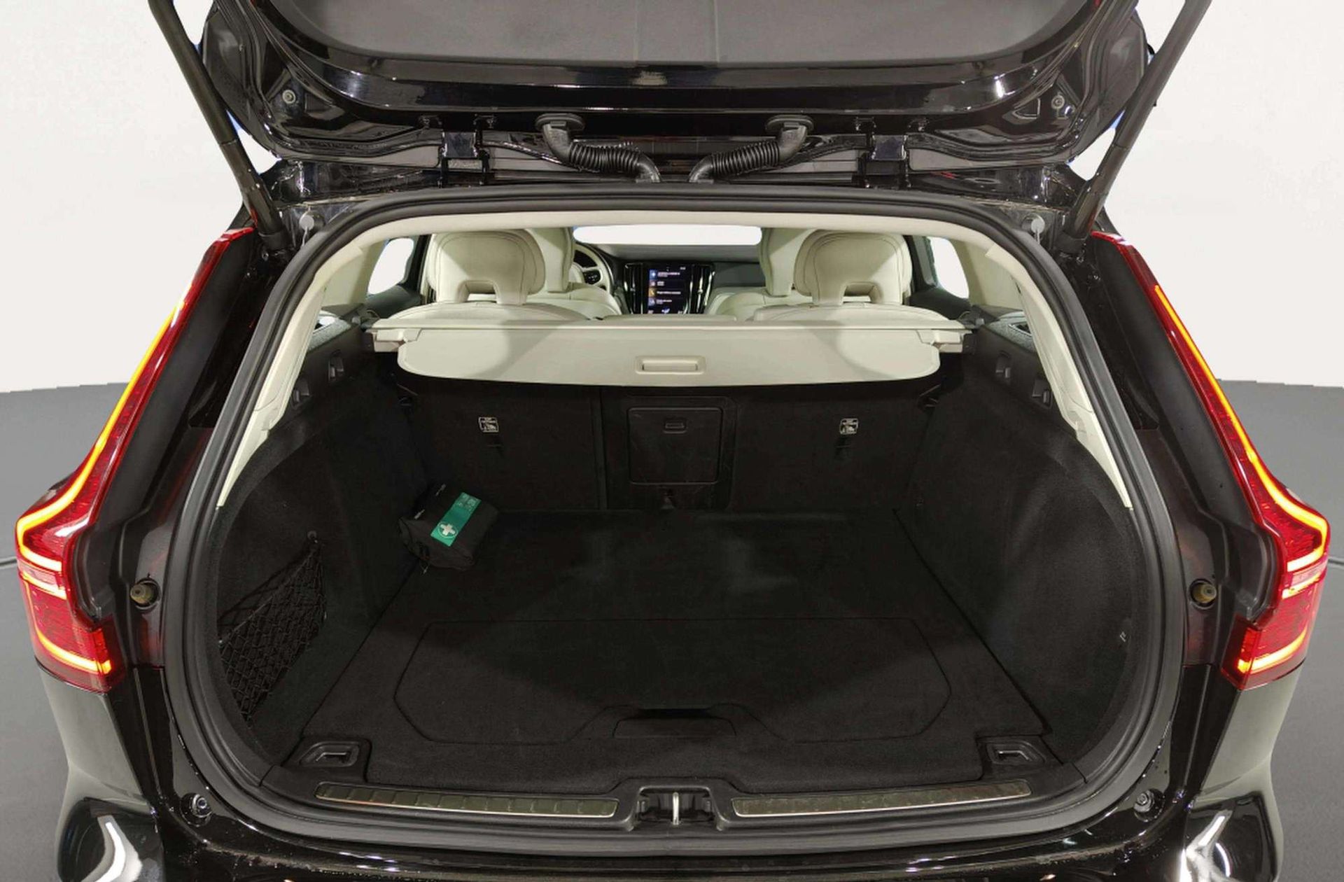Volvo V60 B4 D Cross Country Core AWD - foto 17